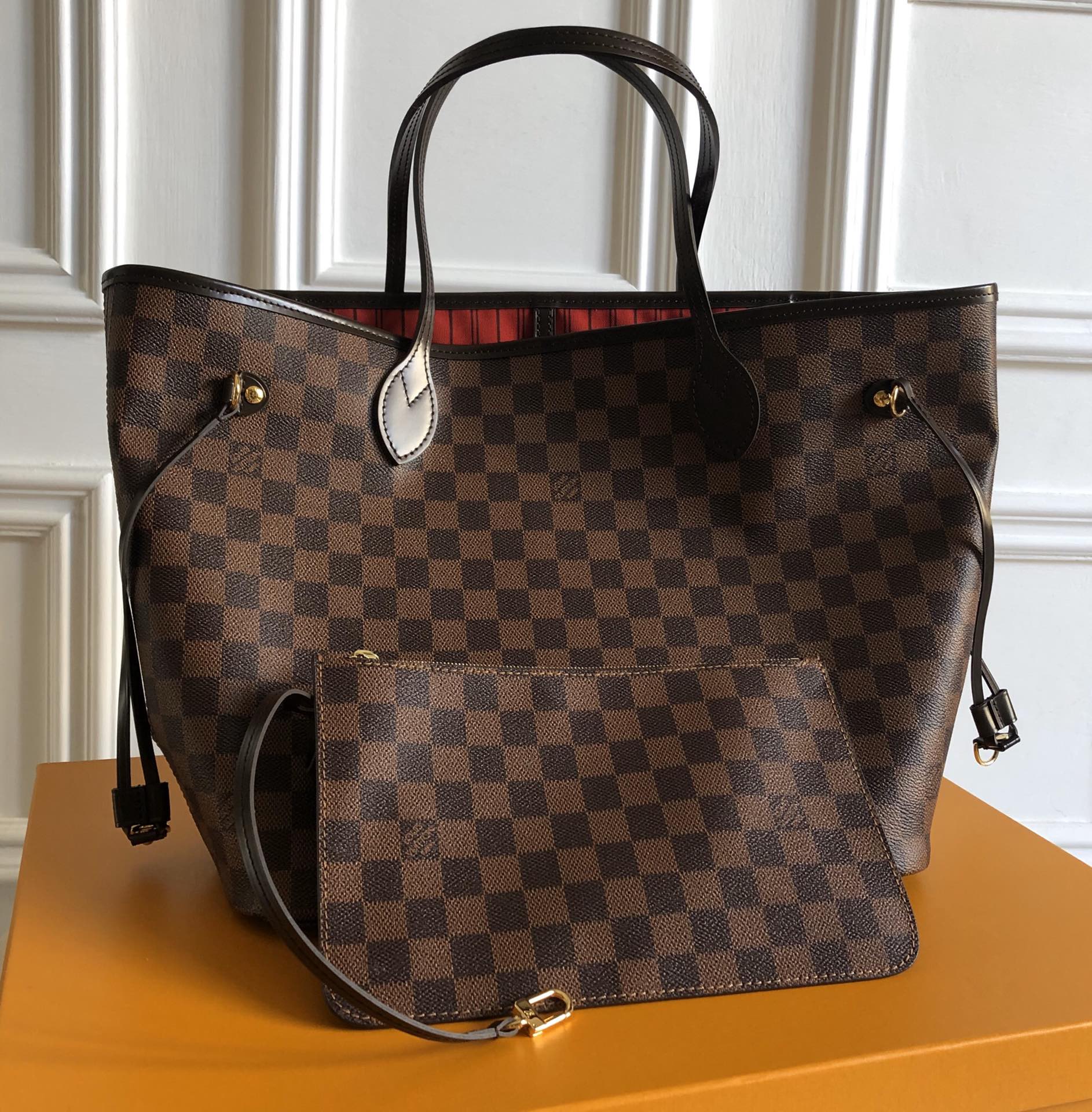 NO:176834,Super (Italian A-grade leather) Dinner-grade original single!  The coffee grid series must be recommended for autumn and winter, and the essential artifact of shopping bags, Neverfull N41358 coffee grid big red core, is the return product!  Customized coffee lattice fabric with all-steel nail hardware!  The wrap body feels soft and stylish, and the curved heavy needle is perfectly replicated!  The workmanship is so exquisite that even the small bag inside can be considered a single item [rose] size 32*28 Price., LV special version, louis vuitton19860909特级（意大利A级皮料） 鼎级原单！秋冬必推啡格系列,逛街旅行必备神器购物袋Neverfull N41358咖啡格大红芯回货！订制啡格面料搭配全钢钉五金！包身手感柔软有型,弧度重针完美复刻！做工精致到连内里的小包都可以算一枚单品[玫瑰]尺寸32*28 Price.,LV特级版本,louis vuitton,Bag