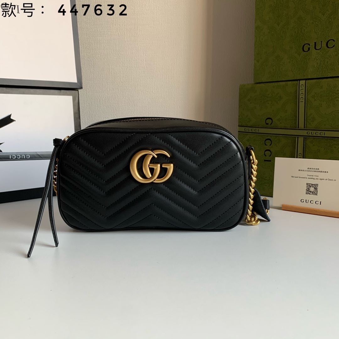 CHANEL chain shoulder bag black