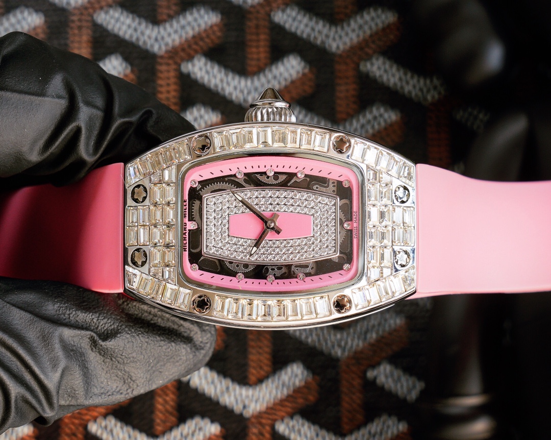 “Richard Mille RM007-1: Dreamy Diamond Koron Wristwatch for Bold Women” - 图片 3