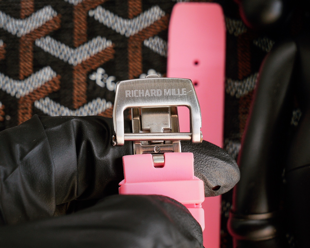 “Richard Mille RM007-1: Dreamy Diamond Koron Wristwatch for Bold Women” - 图片 7