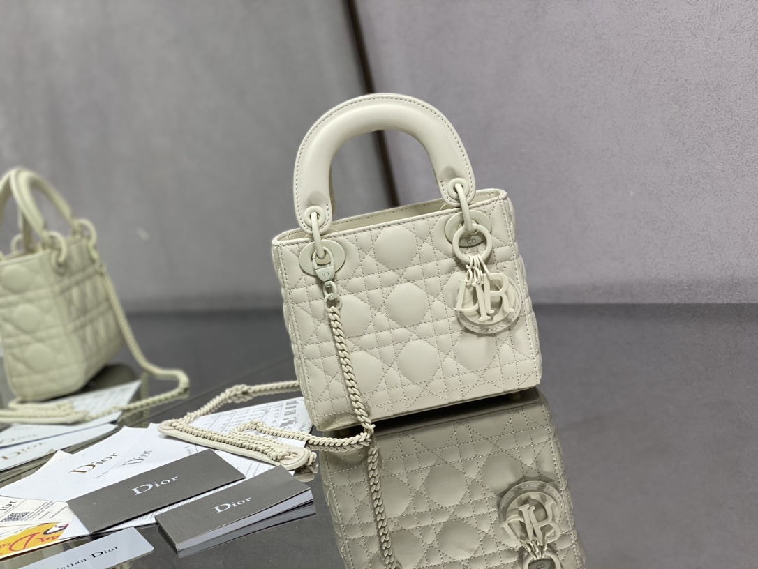 Best Luxury Replica
 Dior Lady Handbags Crossbody & Shoulder Bags 7 Star Collection
 White Frosted Sheepskin Casual