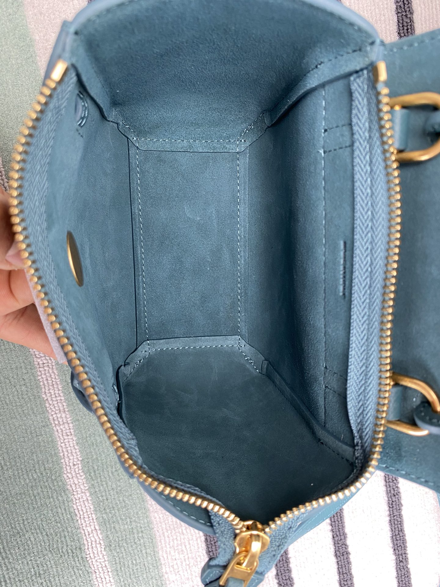 Belf PICO普鲁士蓝掌纹，迷你粒面小牛皮手袋，尺寸21 X 16 X 8厘米，牛皮革，衬里 : 牛