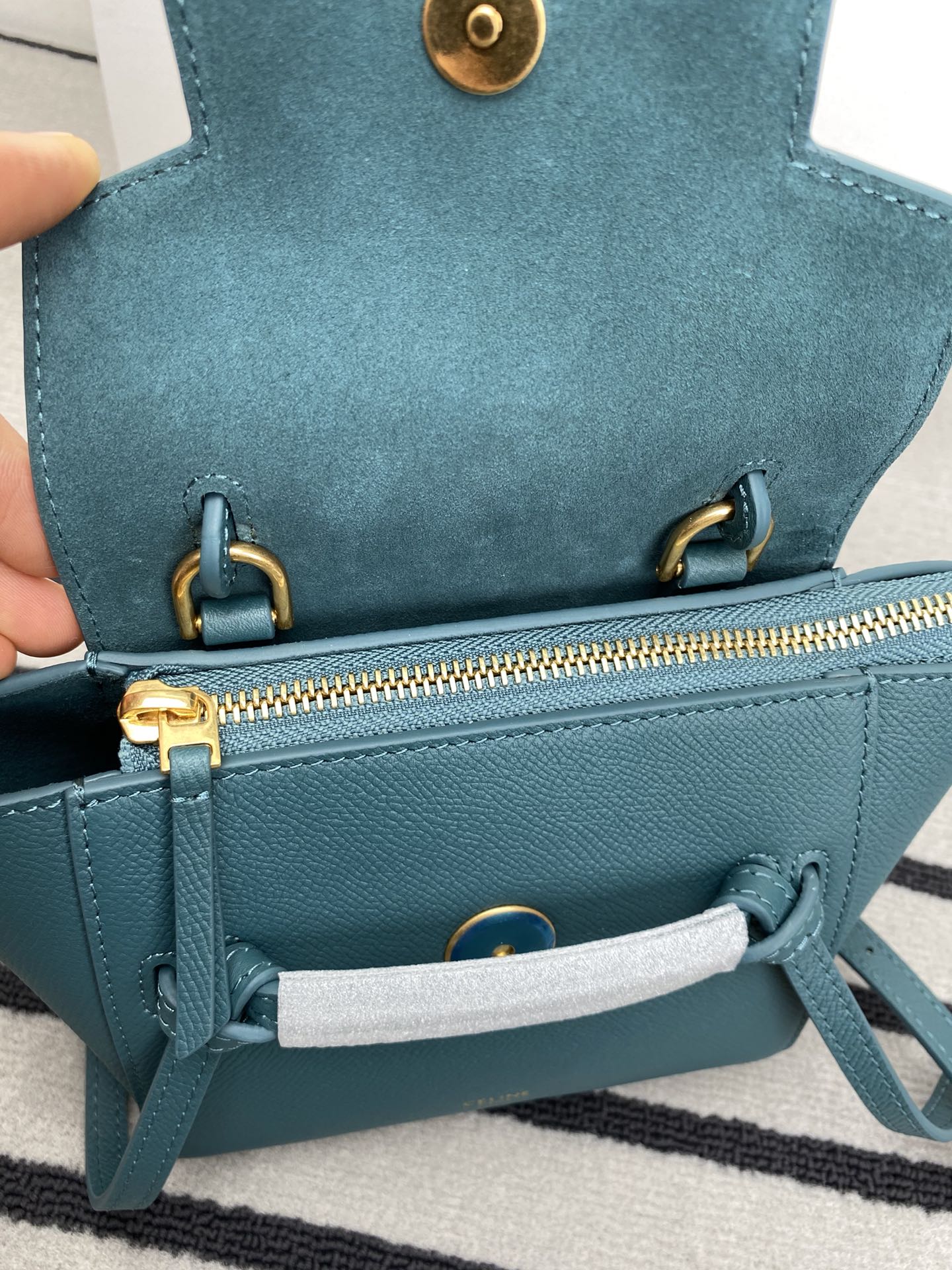 Belf PICO普鲁士蓝掌纹，迷你粒面小牛皮手袋，尺寸21 X 16 X 8厘米，牛皮革，衬里 : 牛