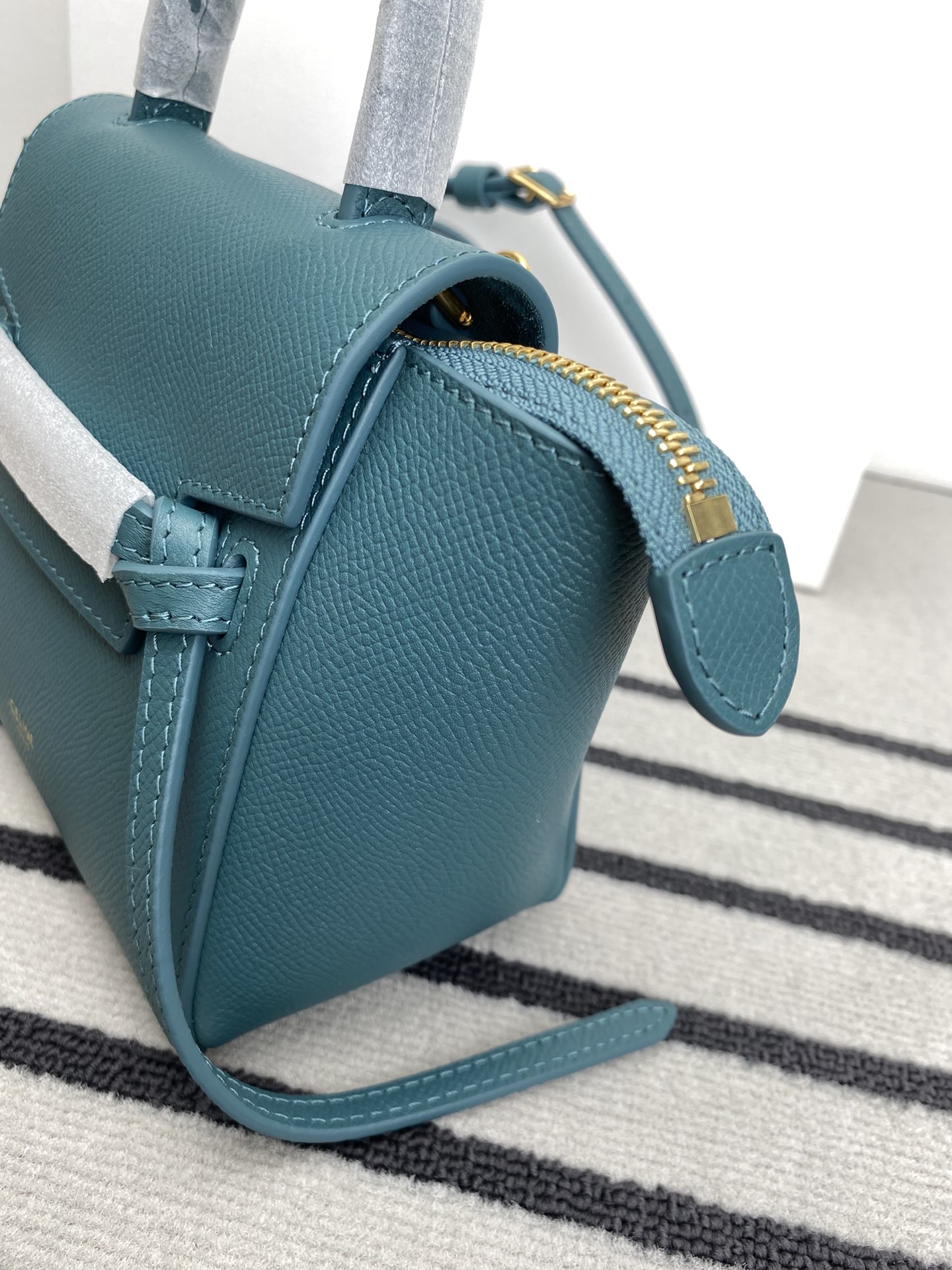 Belf PICO普鲁士蓝掌纹，迷你粒面小牛皮手袋，尺寸21 X 16 X 8厘米，牛皮革，衬里 : 牛