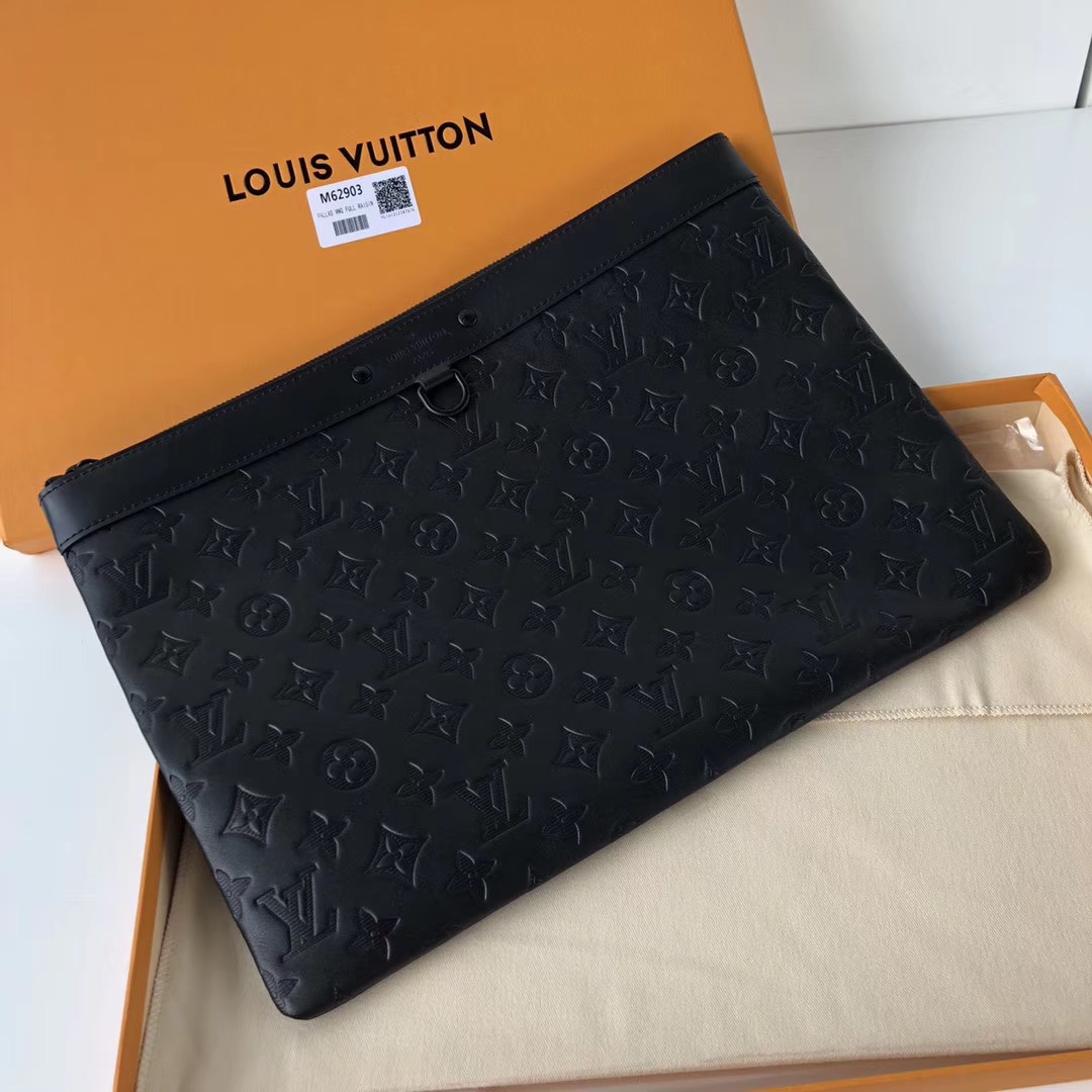 NO:396438,【Exclusive real shot of M62903 large size】POCHETTE APOLLO handbag Exclusively customized with colored hardware, made of Empreinte embossed leather, fashionable and trendy. Detailed features - 34.0 x 25.0 x 2.0 cm (Length x Height x Width).,LV【Original Leather】,louis vuitton19860909【独家实拍M62903大号】POCHETTE APOLLO 手袋 独家订制搭配彩色五金,以Empreinte压纹皮革制成,时尚潮流.详细特征 - 34.0 x 25.0 x 2.0 cm (长 x 高 x 宽).,LV【原厂皮】,louis vuitton,Bag