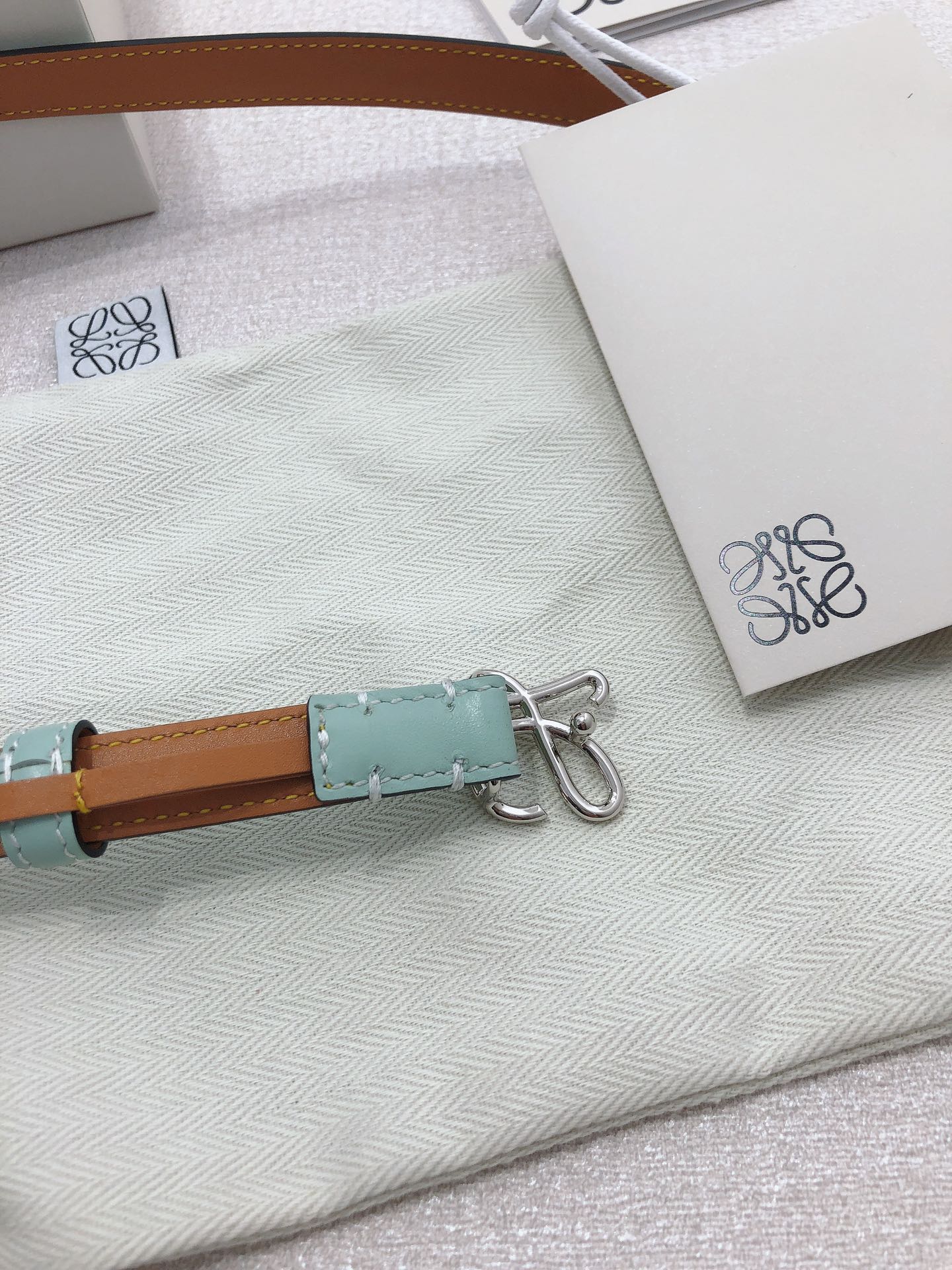 “Anagram Pattern Button Belt: Loyewe Male Lode Grader’s Belt with Cow Skin” - 图片 8