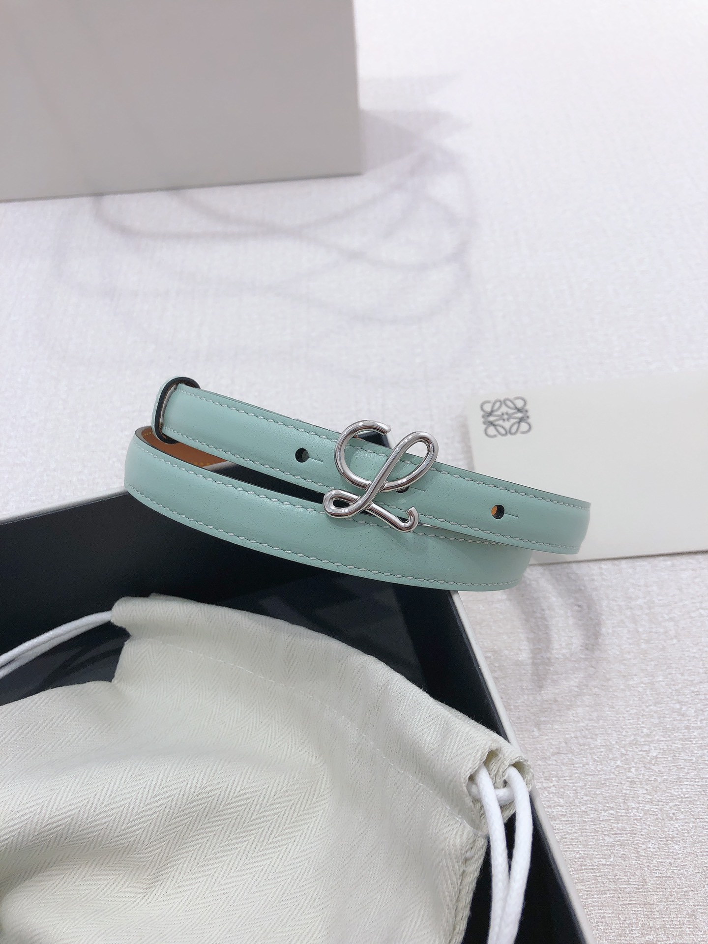 “Anagram Pattern Button Belt: Loyewe Male Lode Grader’s Belt with Cow Skin” - 图片 2
