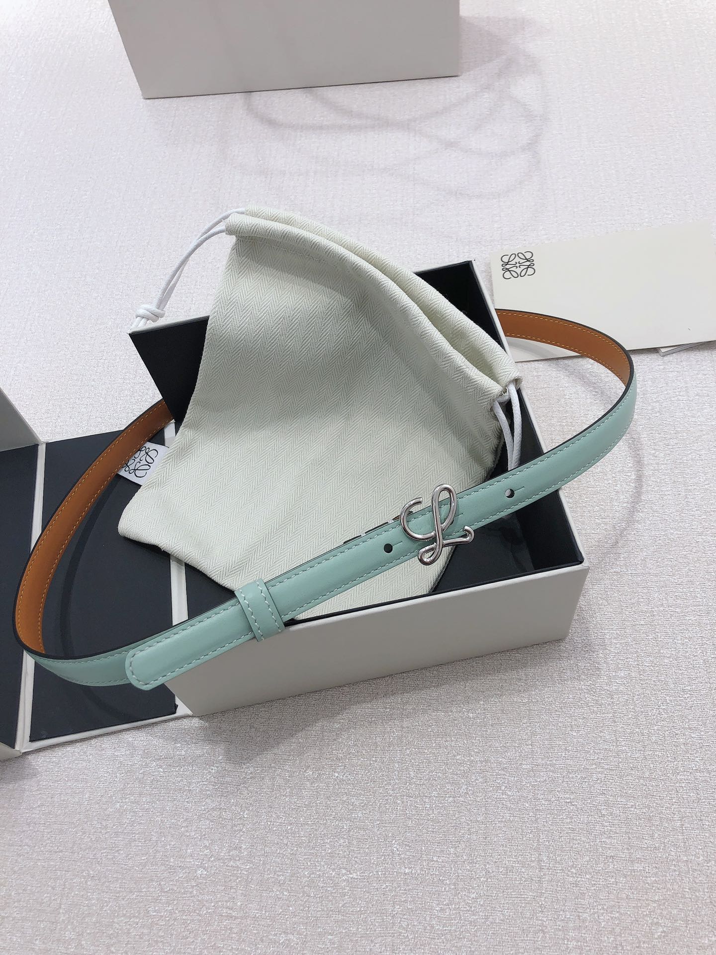 “Anagram Pattern Button Belt: Loyewe Male Lode Grader’s Belt with Cow Skin” - 图片 3