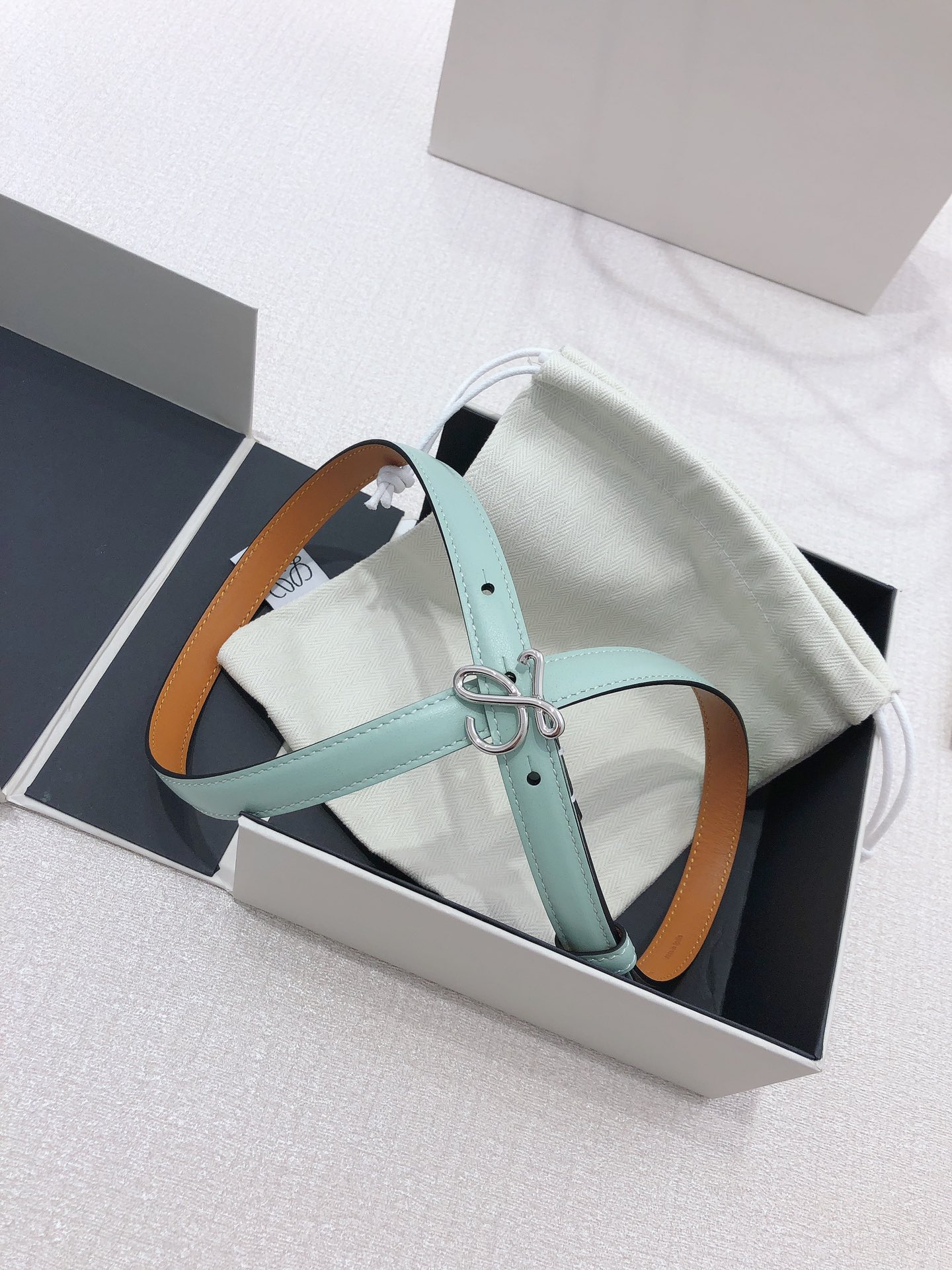 “Anagram Pattern Button Belt: Loyewe Male Lode Grader’s Belt with Cow Skin” - 图片 5