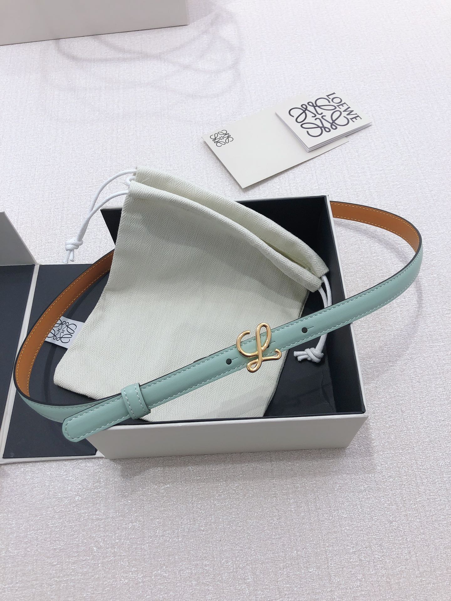 Stylish Two-Tone Cowhide Grader’s Belt with Anagram Pattern Button, 1.5CM Wide - 图片 3