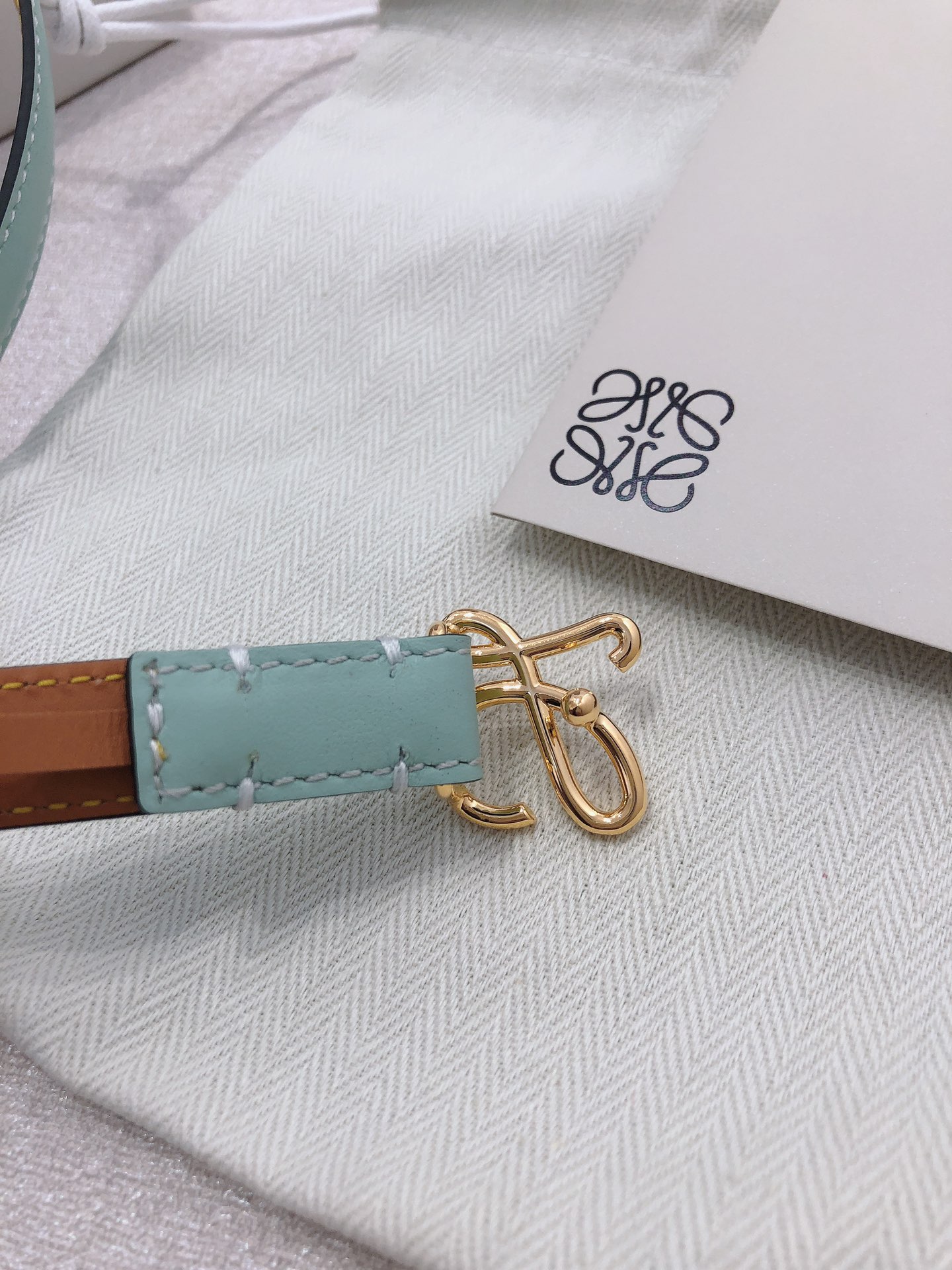 Stylish Two-Tone Cowhide Grader’s Belt with Anagram Pattern Button, 1.5CM Wide - 图片 8