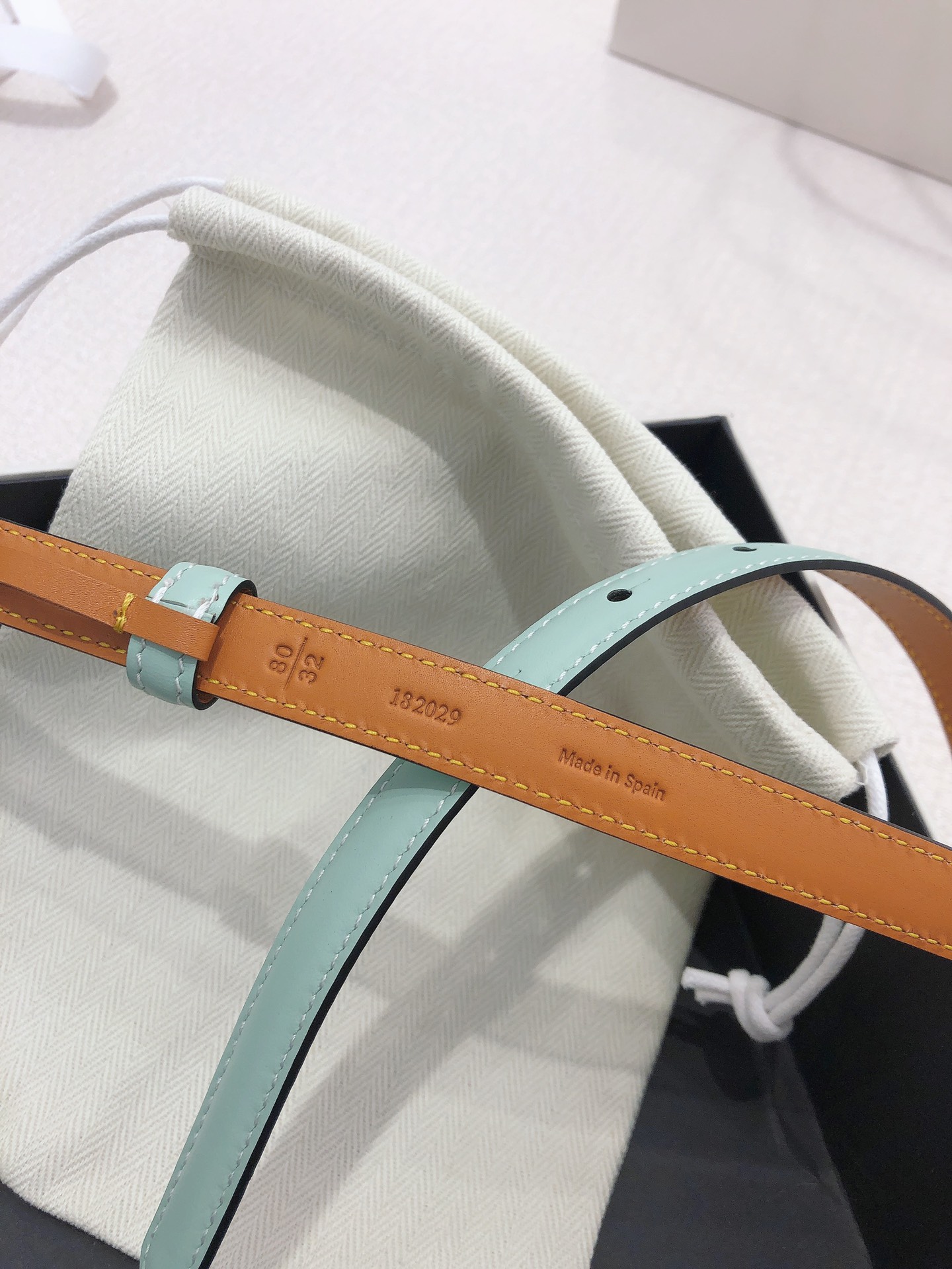 Stylish Two-Tone Cowhide Grader’s Belt with Anagram Pattern Button, 1.5CM Wide - 图片 7