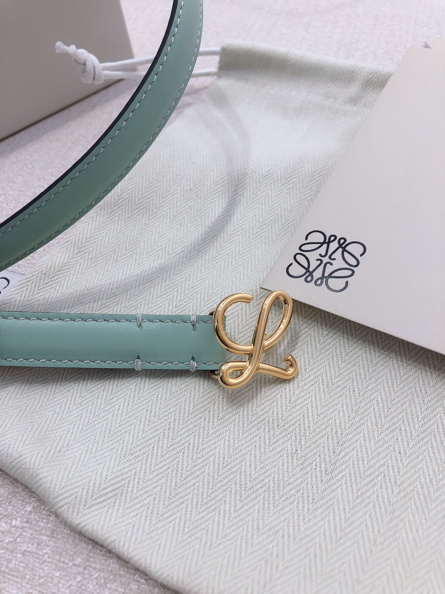 Stylish Two-Tone Cowhide Grader’s Belt with Anagram Pattern Button, 1.5CM Wide - 图片 6