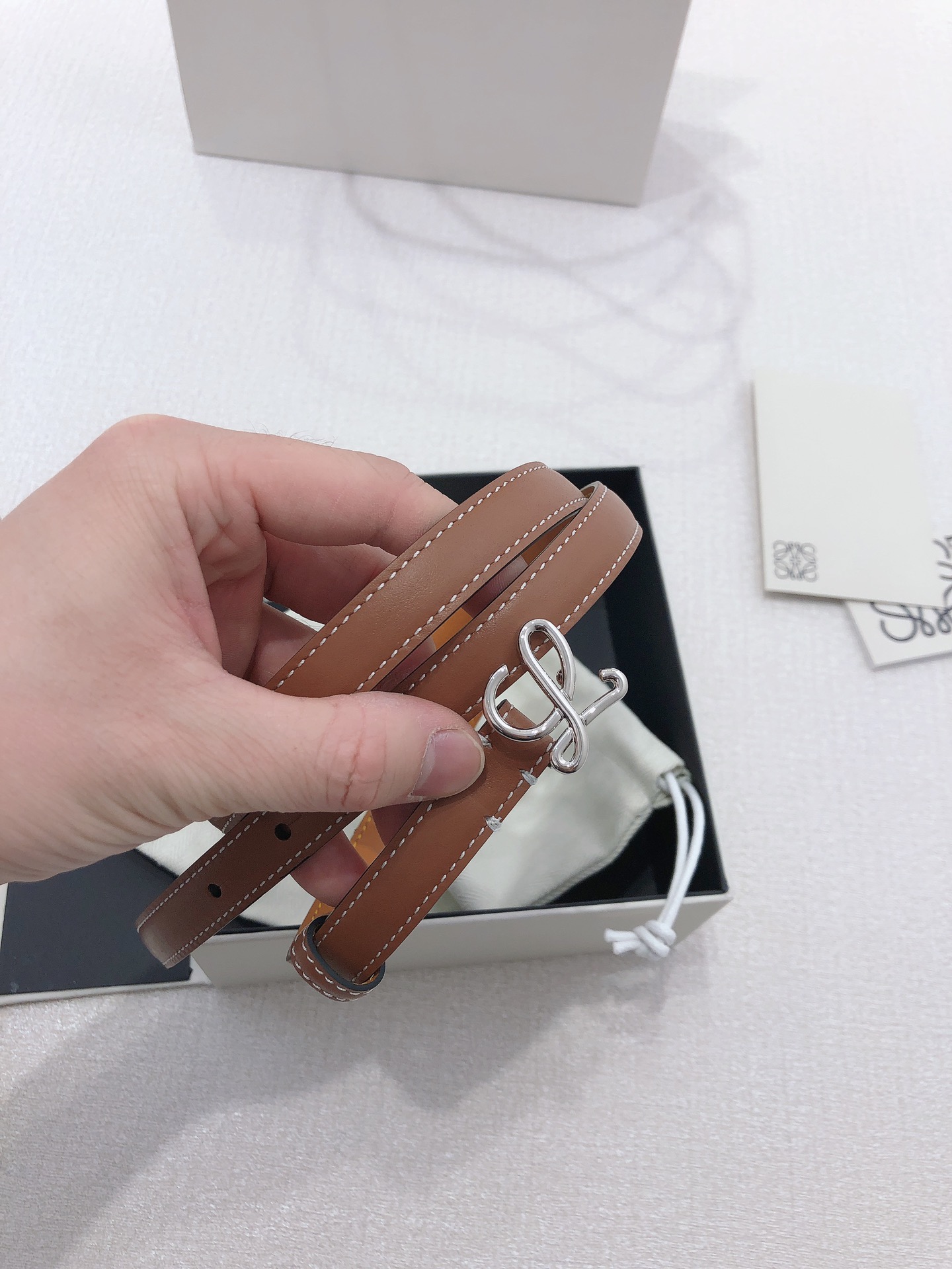 Loyewe Men’s Double-Sided Anagram Pattern Belt: Original Grade and Top Quality