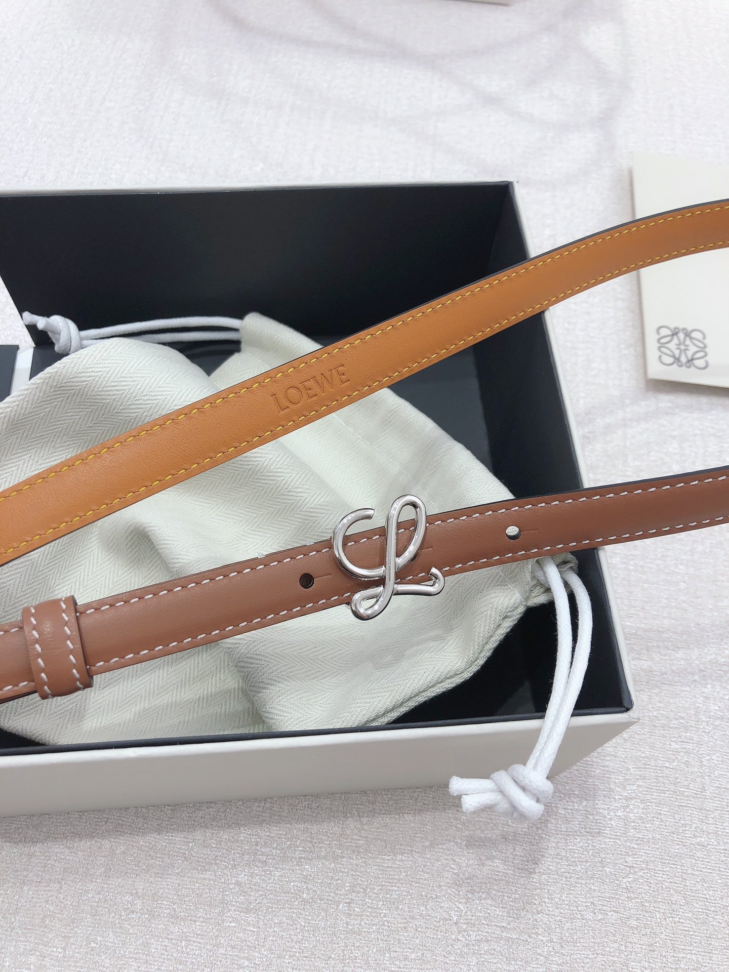 Loyewe Men’s Double-Sided Anagram Pattern Belt: Original Grade and Top Quality - 图片 4