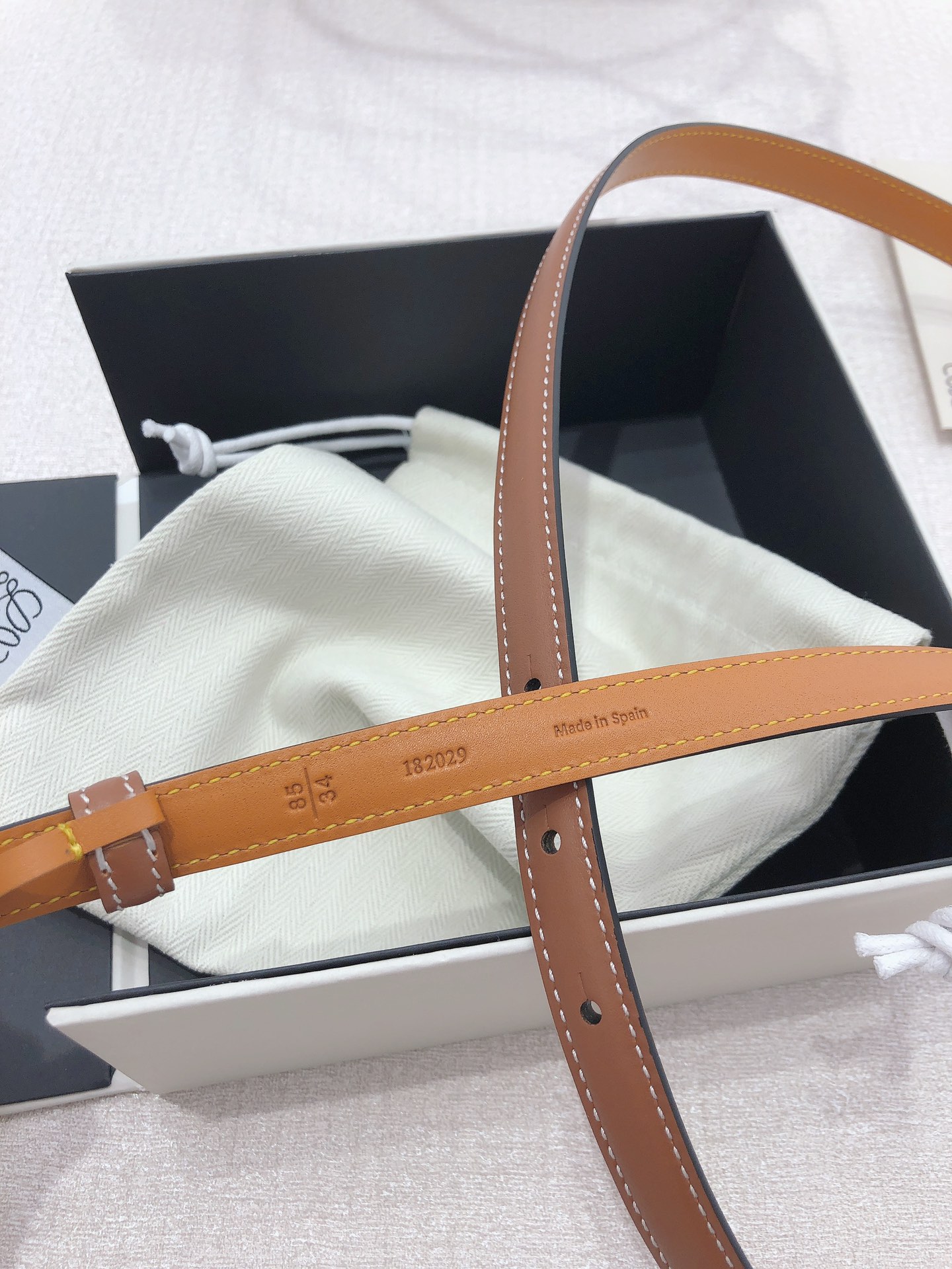 Loyewe Men’s Double-Sided Anagram Pattern Belt: Original Grade and Top Quality - 图片 7