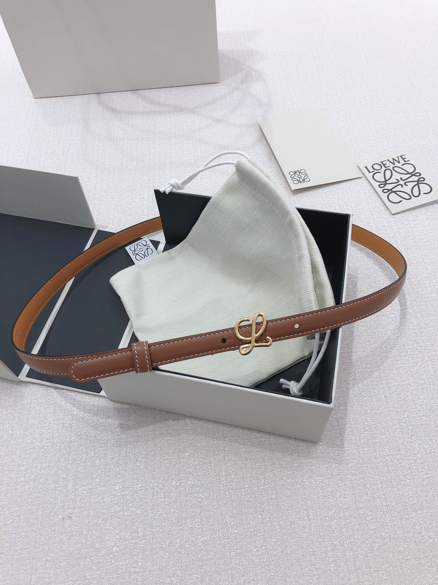 Loyewe Male Belt: Top-Level Double-Sided Design with Anagram Pattern Button - 图片 3