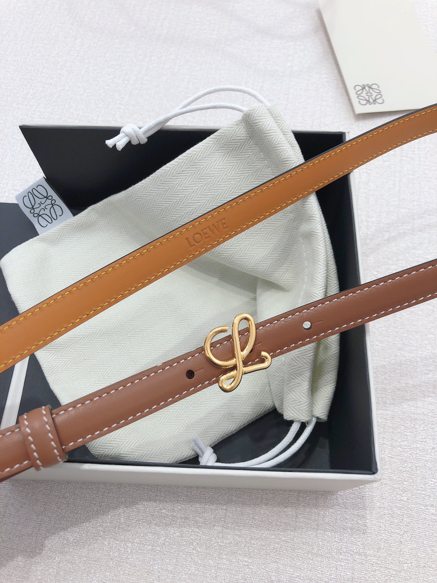 Loyewe Male Belt: Top-Level Double-Sided Design with Anagram Pattern Button - 图片 4