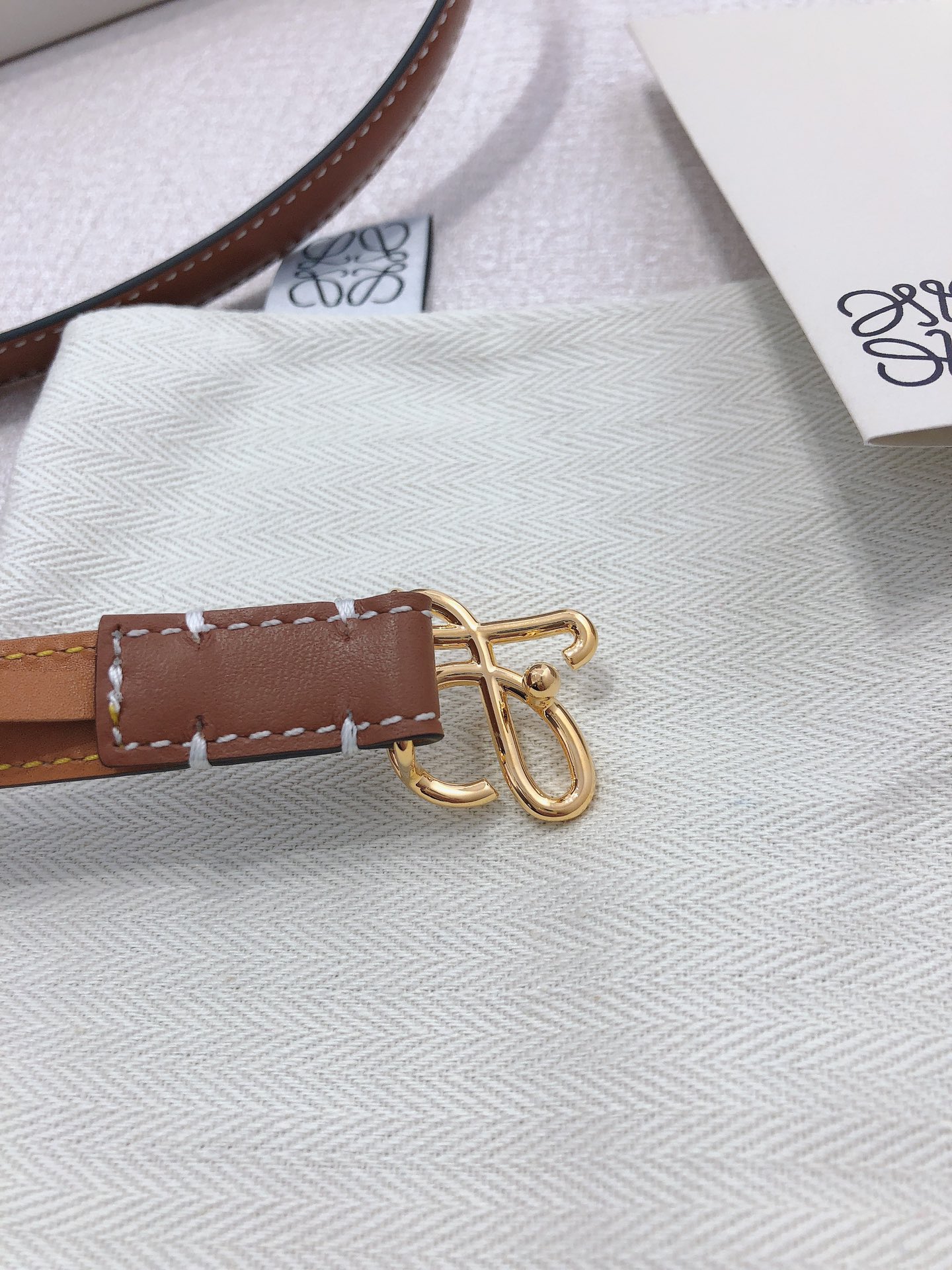 Loyewe Male Belt: Top-Level Double-Sided Design with Anagram Pattern Button - 图片 7
