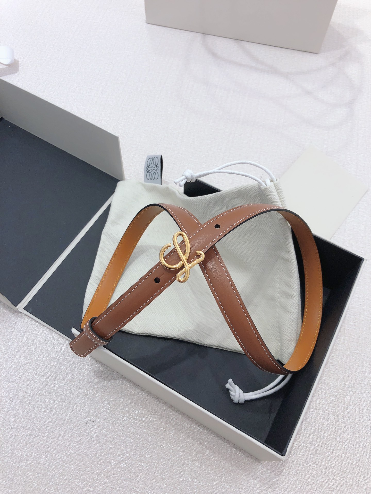 Loyewe Male Belt: Top-Level Double-Sided Design with Anagram Pattern Button - 图片 5