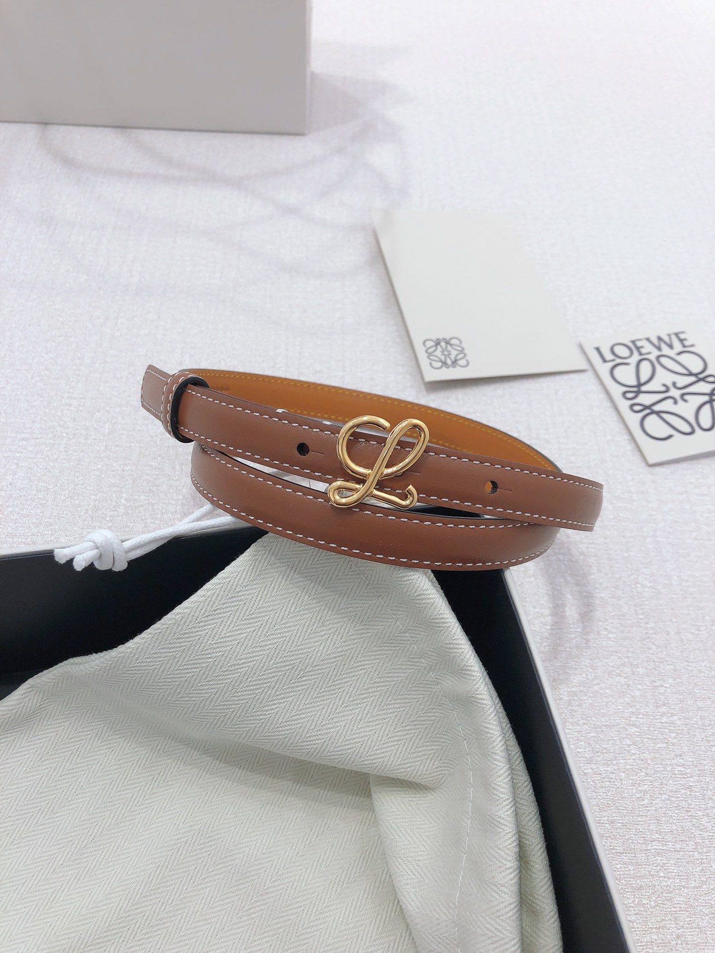 Loyewe Male Belt: Top-Level Double-Sided Design with Anagram Pattern Button - 图片 2
