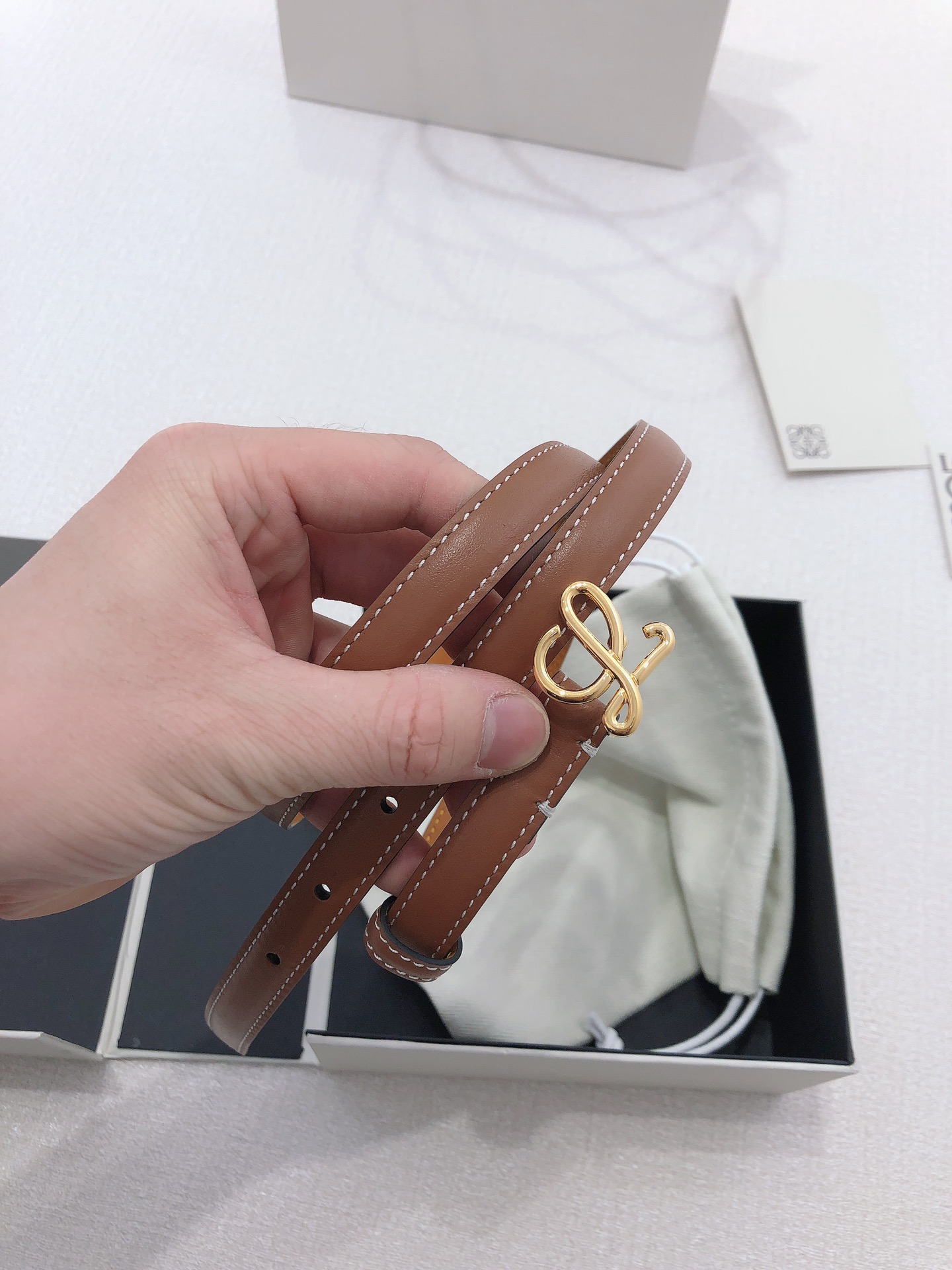 Loyewe Male Belt: Top-Level Double-Sided Design with Anagram Pattern Button - 图片 1