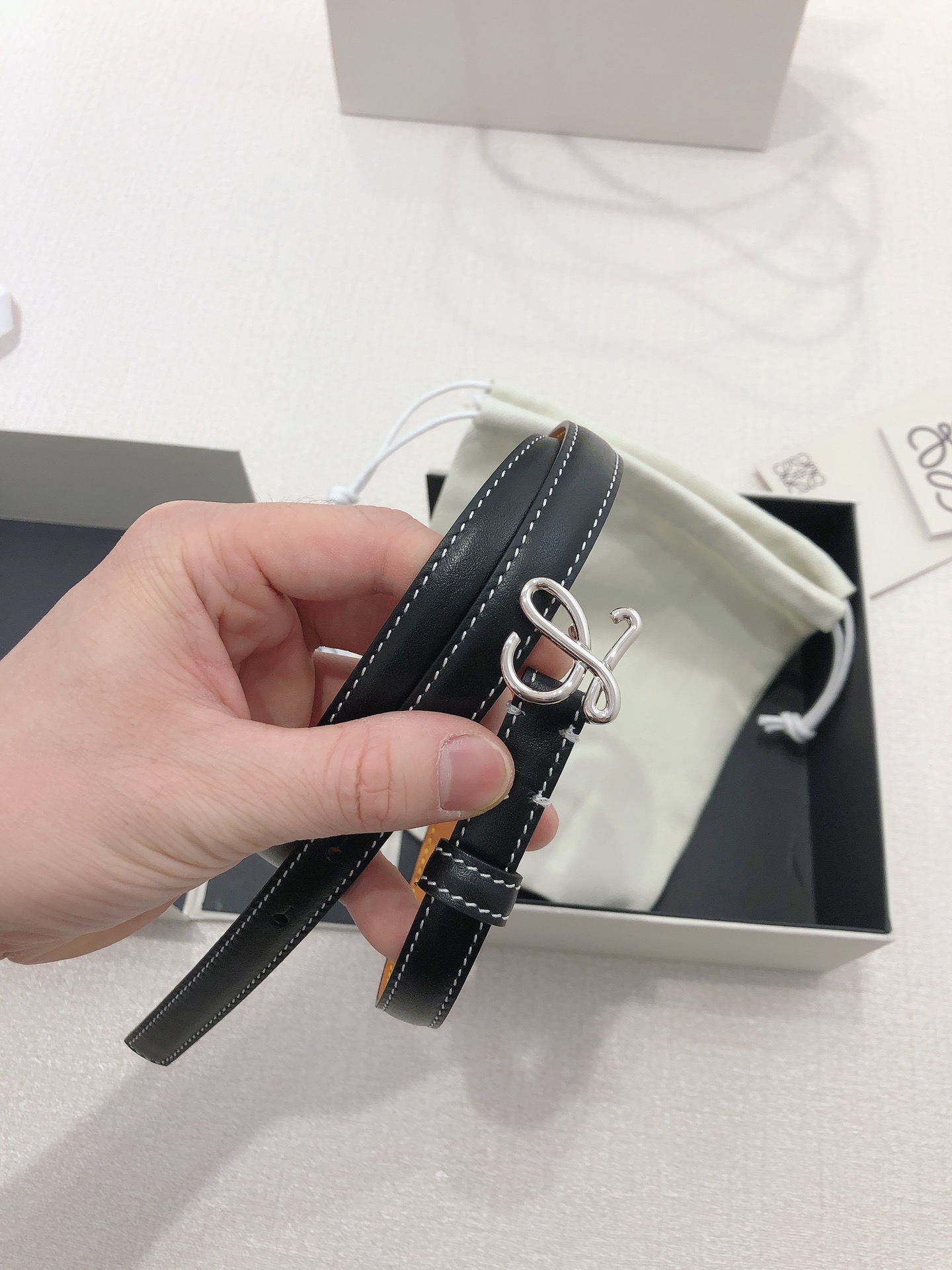 Loyewe Male Belt: Top-Level Double-Sided Anagram Pattern Button, Soft and Smooth Quality