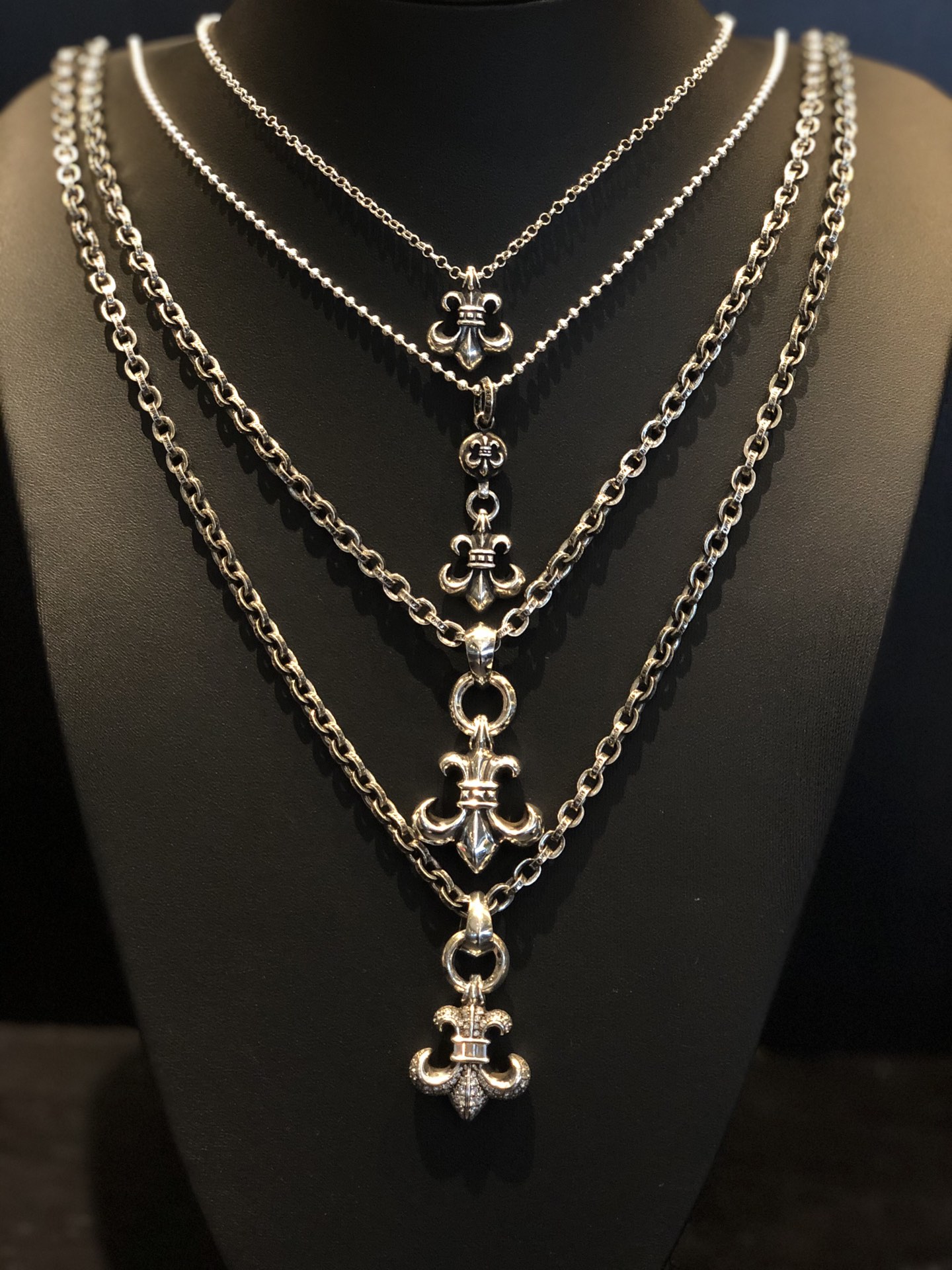 Chrome Hearts 𝗖𝗵𝗿𝗼𝗺𝗲 𝗛𝗲𝗮𝗿𝘁𝘀 克罗心童军花项链