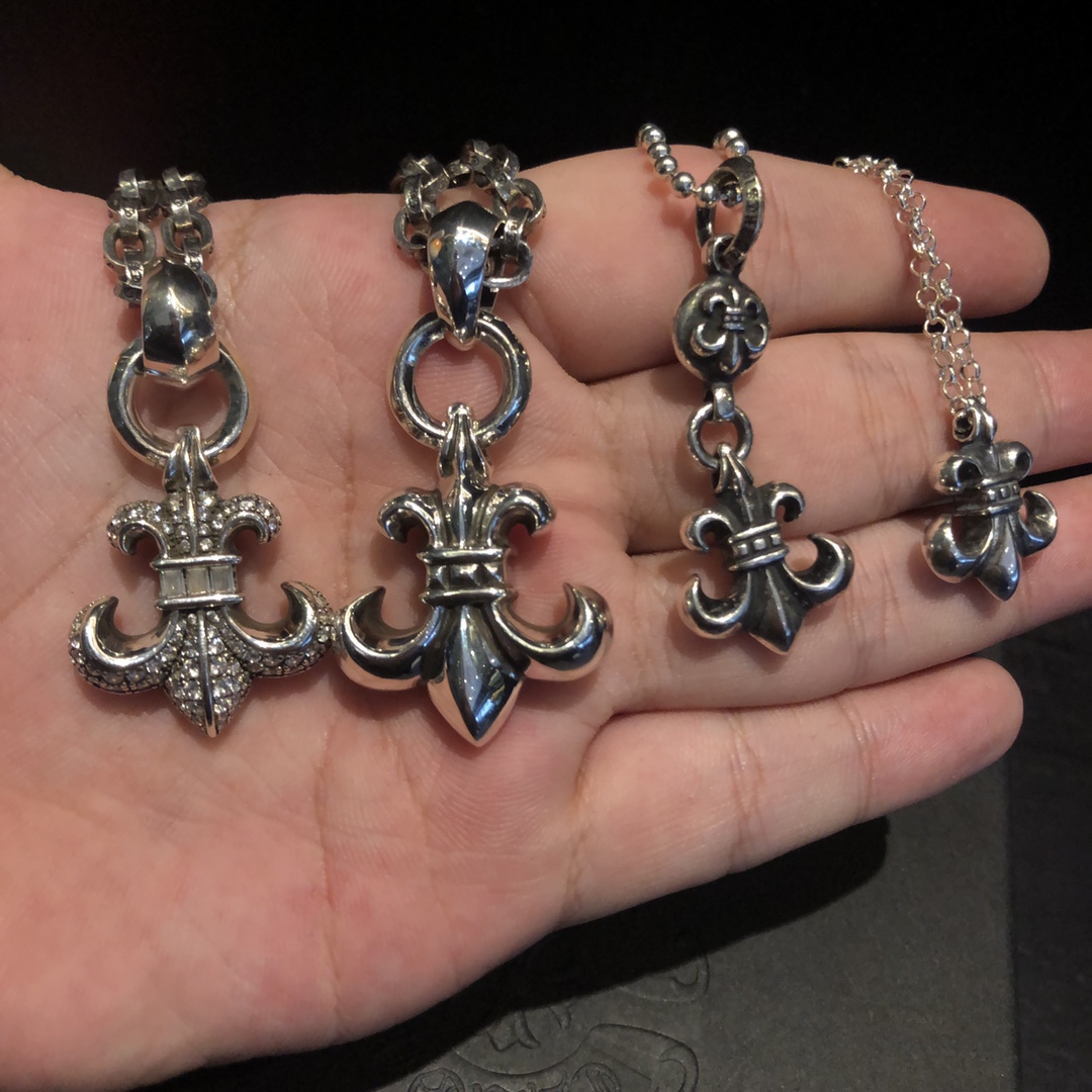 Chrome Hearts 𝗖𝗵𝗿𝗼𝗺𝗲 𝗛𝗲𝗮𝗿𝘁𝘀 克罗心童军花项链