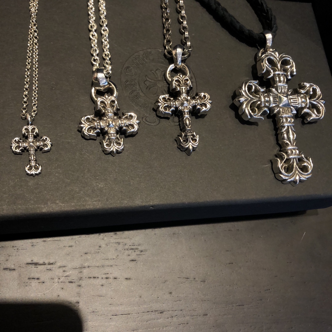 Chrome Hearts 𝐂𝐡𝐫𝐨𝐦𝐞 𝐡𝐞𝐚𝐫𝐭𝐬 克罗心火焰十字架项链系列