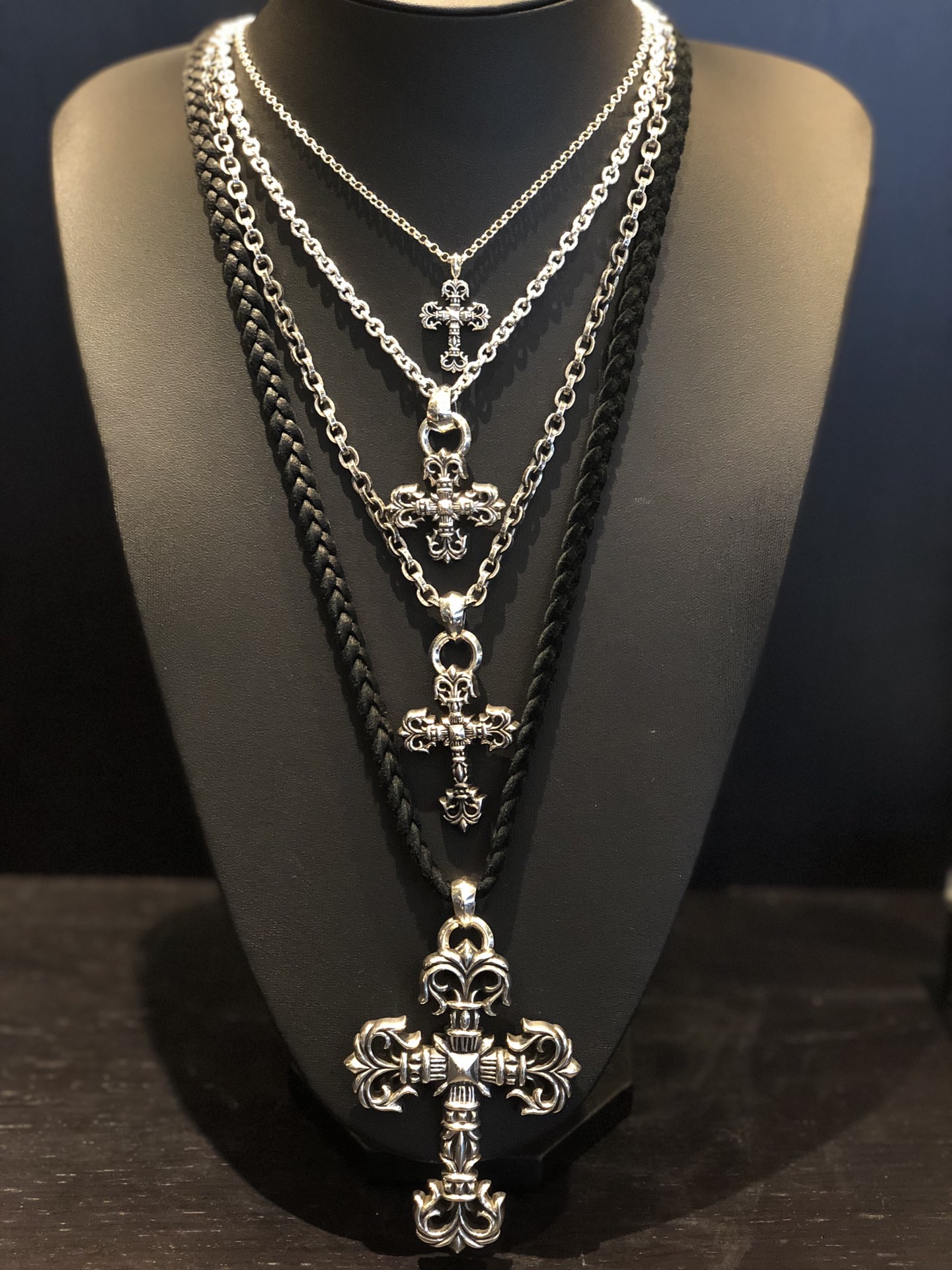 Chrome Hearts 𝐂𝐡𝐫𝐨𝐦𝐞 𝐡𝐞𝐚𝐫𝐭𝐬 克罗心火焰十字架项链系列