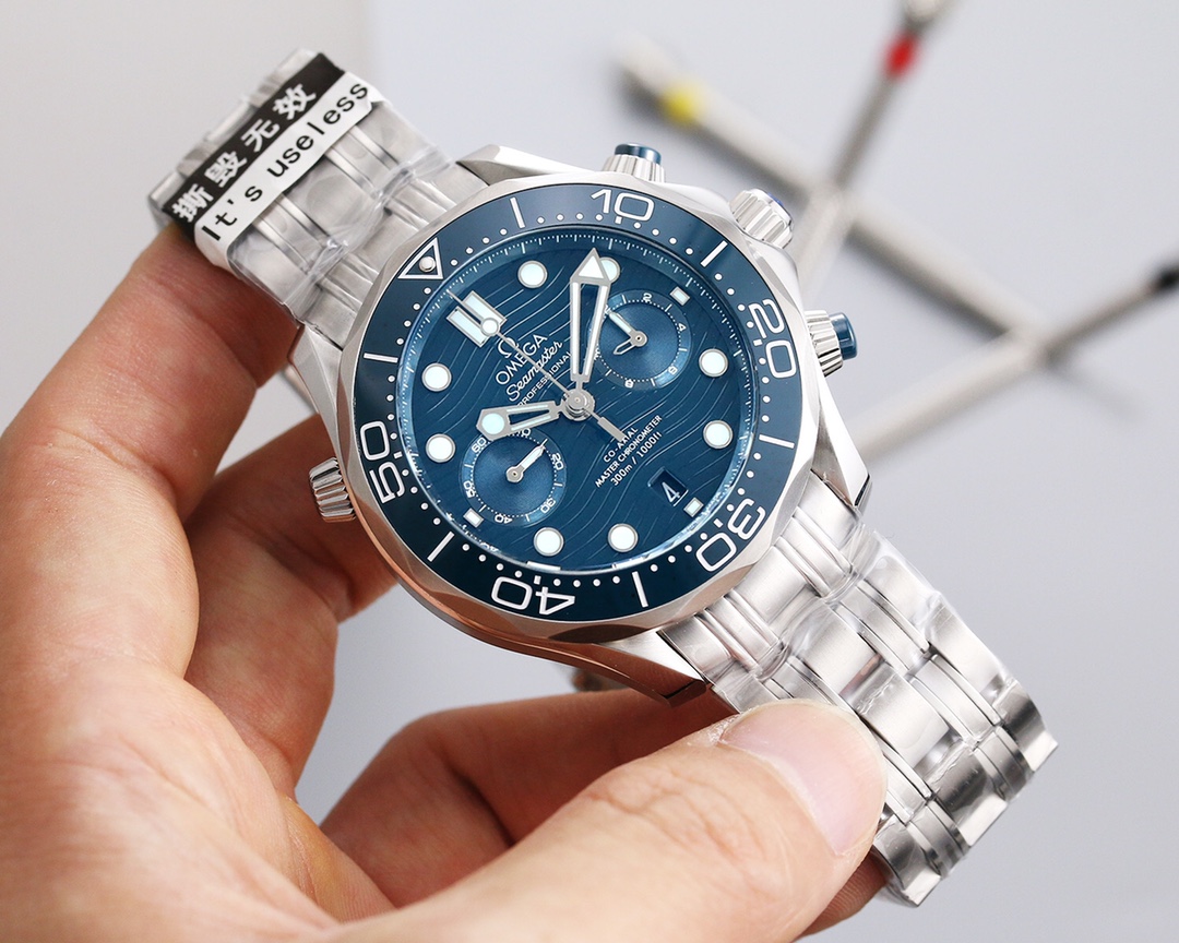 Omega 无俱风浪 做您踏实的领航者 欧米茄全新海‮系马‬列300m计时‮士男‬腕表 市面目前‮高最‬版本的计时腕表