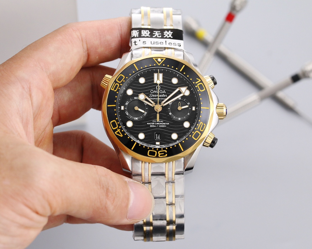 Omega 无俱风浪 做您踏实的领航者 欧米茄全新海‮系马‬列300m计时‮士男‬腕表 市面目前‮高最‬版本的计时腕表