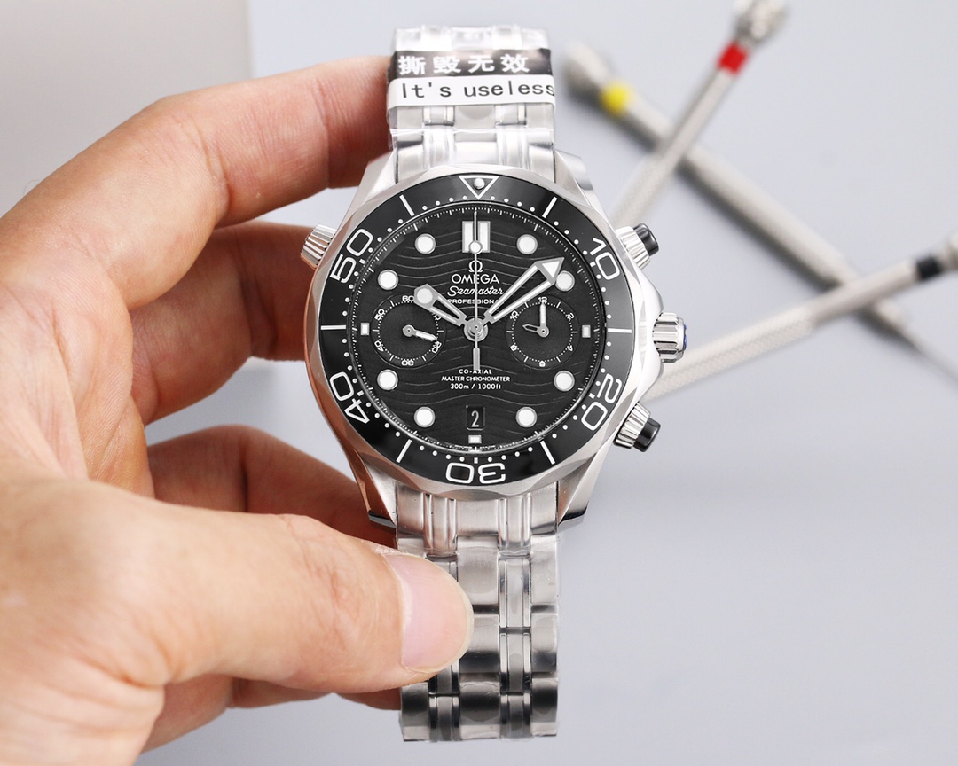 Omega 无俱风浪 做您踏实的领航者 欧米茄全新海‮系马‬列300m计时‮士男‬腕表 市面目前‮高最‬版本的计时腕表