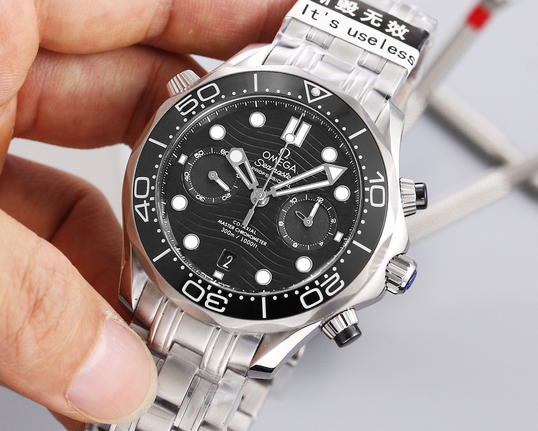 Omega 无俱风浪 做您踏实的领航者 欧米茄全新海‮系马‬列300m计时‮士男‬腕表 市面目前‮高最‬版本的计时腕表