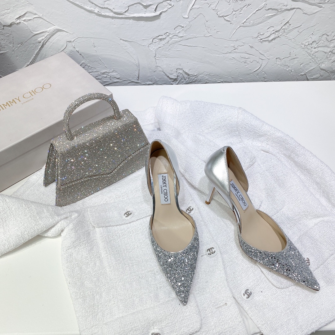 NO:167765,High quality!  Classic Jimmy choo A pair of high heels that can conquer all men's high heels are both versatile. The must-have item for the annual meeting is so beautiful that no one can suffocate. The upper material is special Crete spliced ​​cow patent leather, inner footbed sheepskin, Italian imported genuine leather sole. Color: three colors Heel height: 8cm Size: 35-39 with counter packaging, high heels, jimmy choo, high heels, sheepskin, Leather soles19860909高品质！经典Jimmy choo一双能征服所有男士的高跟鞋好既穿百搭 年会必备单品Bilng Bilng美得让无人法窒息 .鞋面材质特殊克里特拼接牛漆皮 ,内里垫脚羊皮,意大利进口真皮大底 . 颜色:三色 跟高:8cm 码数:35-39配专柜包装,高跟鞋,jimmy choo,high heels,sheepskin,Leather soles,Women's Shoes