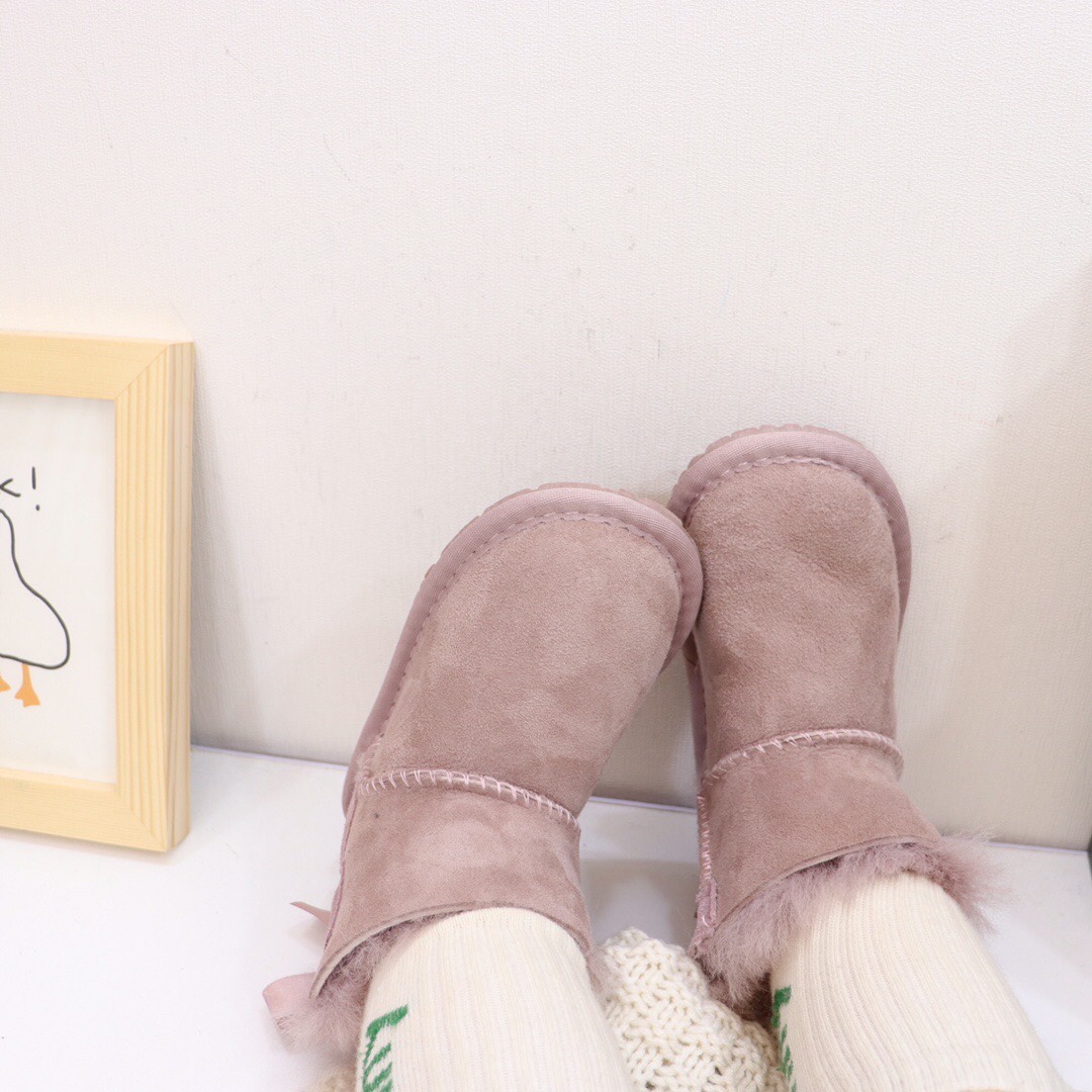 图片[9]-UGG皮毛一体蝴蝶结宝宝鞋雪地靴尺码15–20. 此款是小童款.鞋底是薄的非常适合小宝宝💪 俏皮可爱的后蝴蝶结.和logo的完美结合.可爱甜美📣 是羊皮毛一体，真羊毛.软橡胶防滑底轻便舒适…-选品中心