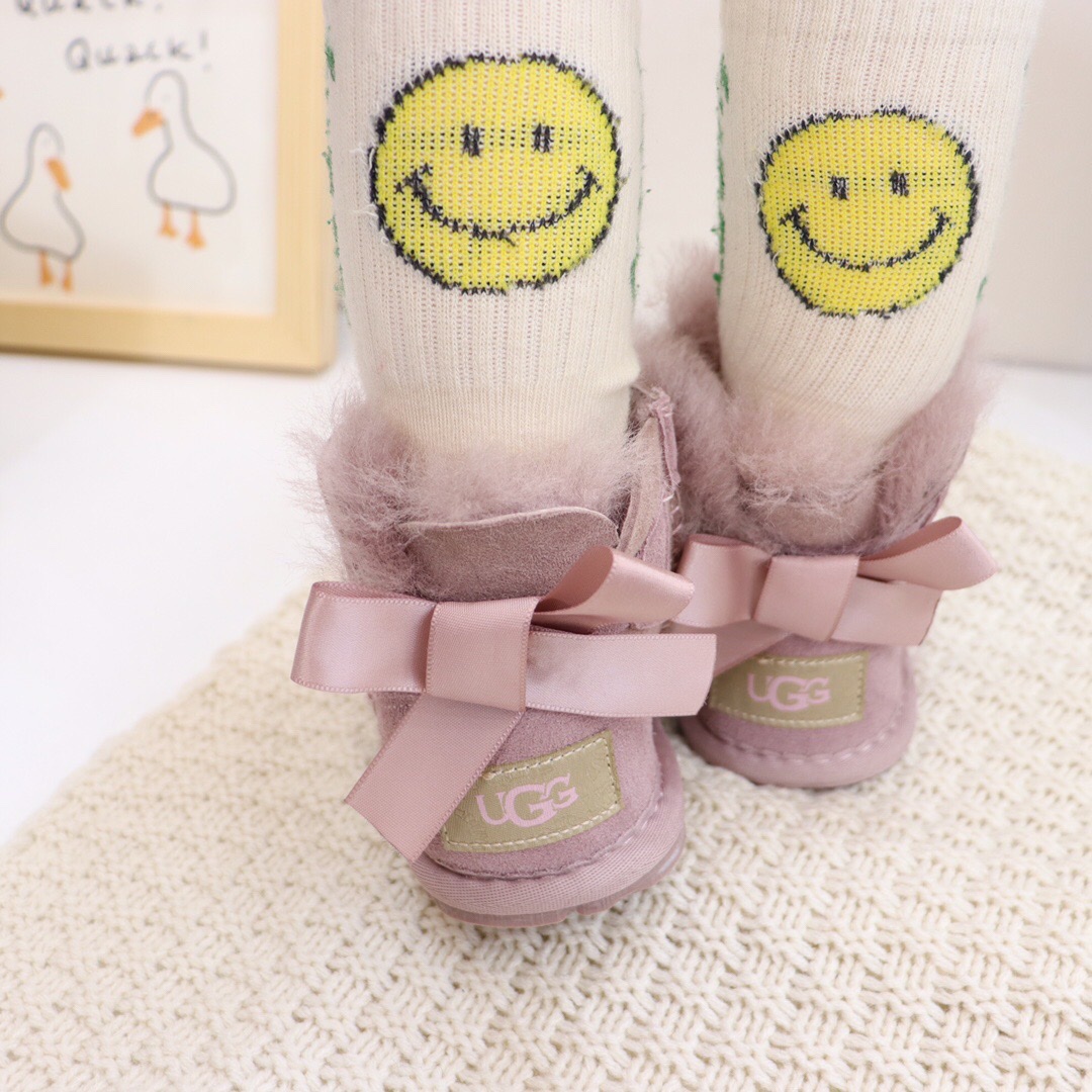 图片[8]-UGG皮毛一体蝴蝶结宝宝鞋雪地靴尺码15–20. 此款是小童款.鞋底是薄的非常适合小宝宝💪 俏皮可爱的后蝴蝶结.和logo的完美结合.可爱甜美📣 是羊皮毛一体，真羊毛.软橡胶防滑底轻便舒适…-选品中心