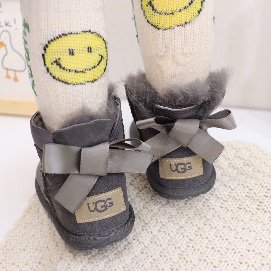 图片[6]-UGG皮毛一体蝴蝶结宝宝鞋雪地靴尺码15–20. 此款是小童款.鞋底是薄的非常适合小宝宝💪 俏皮可爱的后蝴蝶结.和logo的完美结合.可爱甜美📣 是羊皮毛一体，真羊毛.软橡胶防滑底轻便舒适…-选品中心