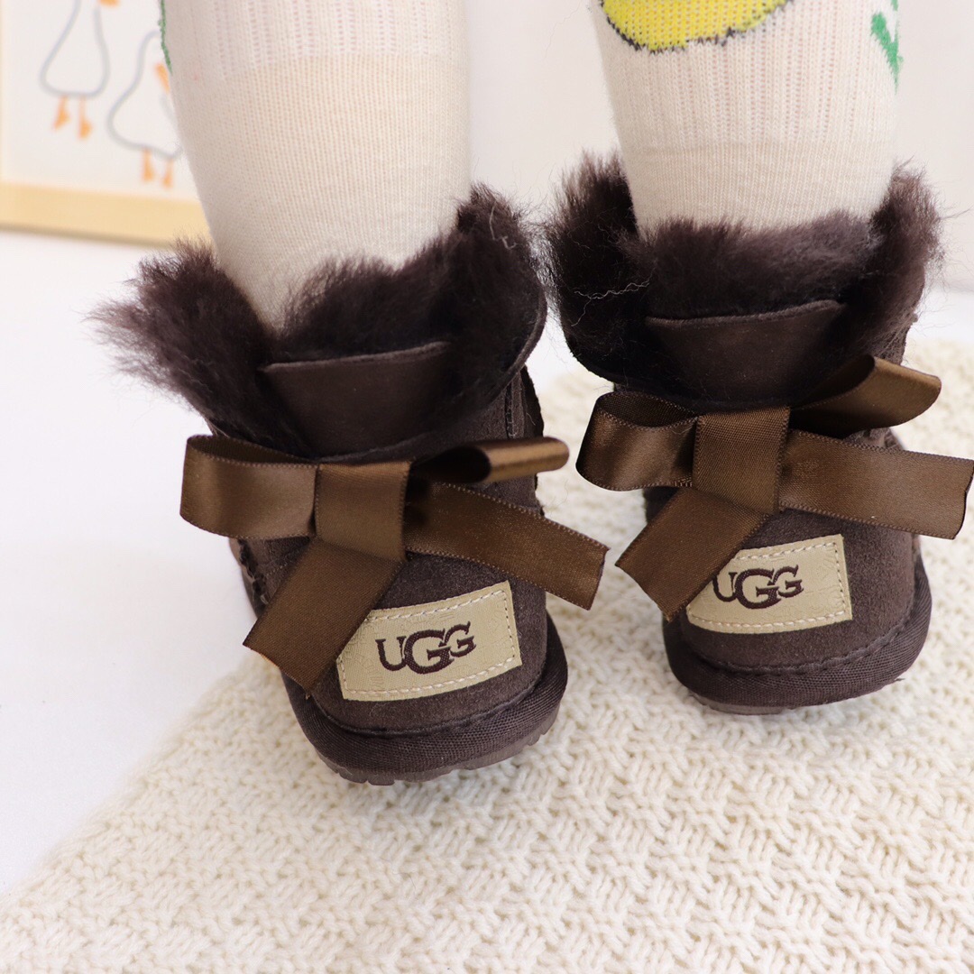 图片[2]-UGG皮毛一体蝴蝶结宝宝鞋雪地靴尺码15–20. 此款是小童款.鞋底是薄的非常适合小宝宝💪 俏皮可爱的后蝴蝶结.和logo的完美结合.可爱甜美📣 是羊皮毛一体，真羊毛.软橡胶防滑底轻便舒适…-选品中心
