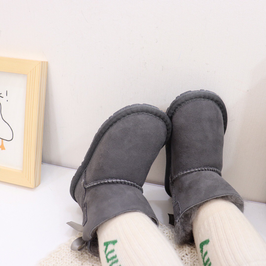 图片[7]-UGG皮毛一体蝴蝶结宝宝鞋雪地靴尺码15–20. 此款是小童款.鞋底是薄的非常适合小宝宝💪 俏皮可爱的后蝴蝶结.和logo的完美结合.可爱甜美📣 是羊皮毛一体，真羊毛.软橡胶防滑底轻便舒适…-选品中心