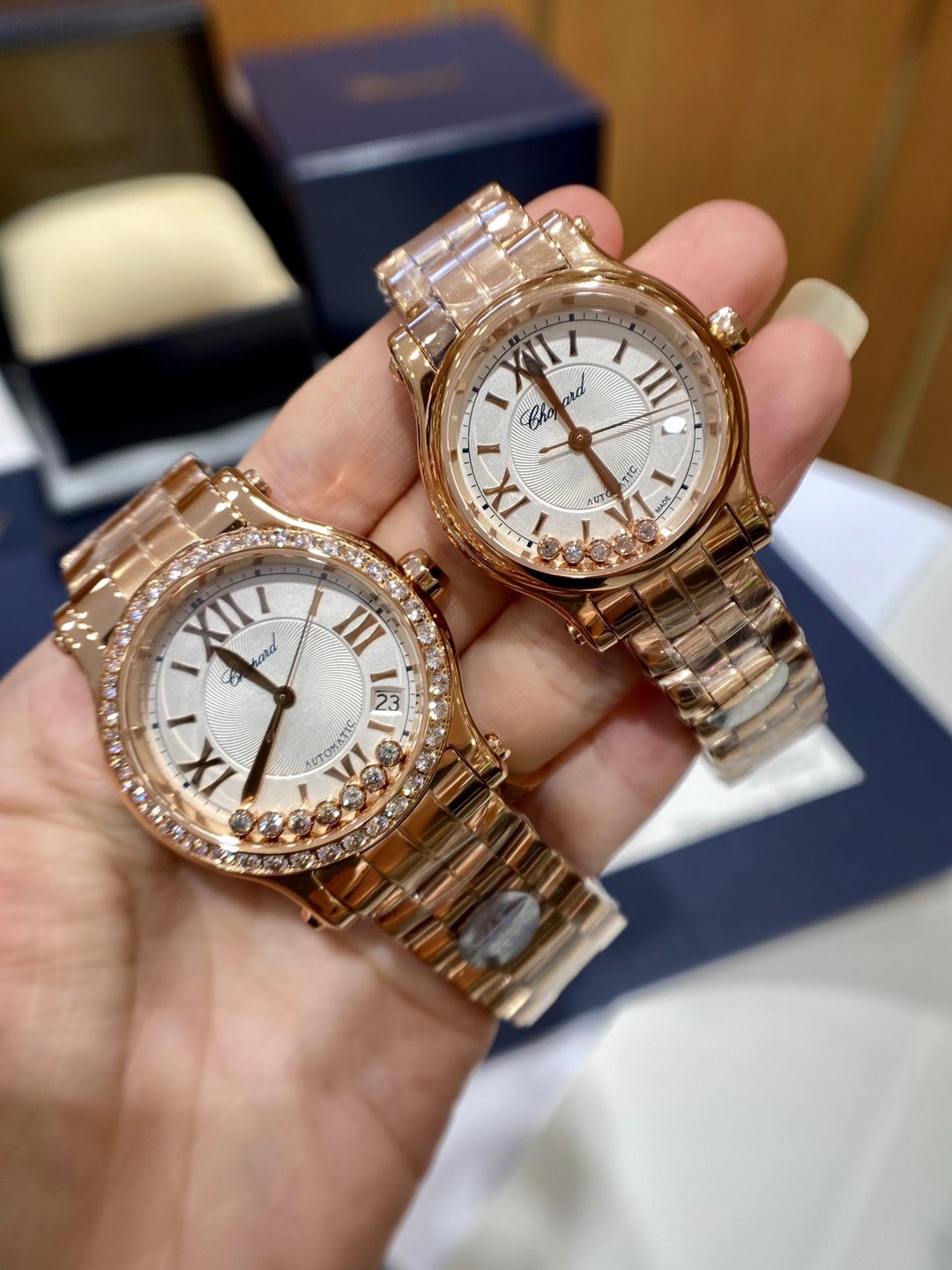 Chopard 萧邦Happy Diamonds系列在女士腕表当中非常具有标志性 这款腕表拥有36和30毫米的腕表直径