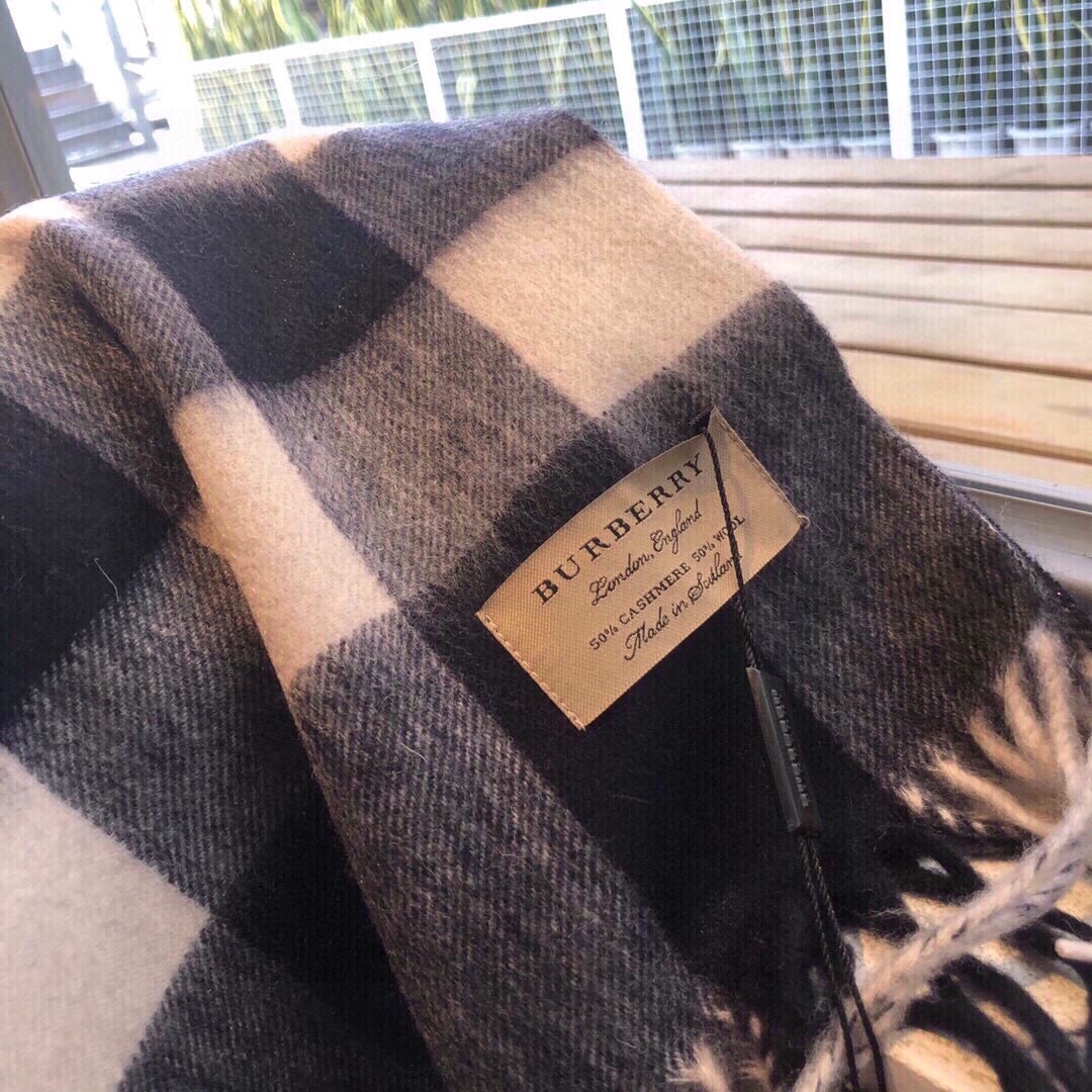 Burberry中格驼色中格卖了一百