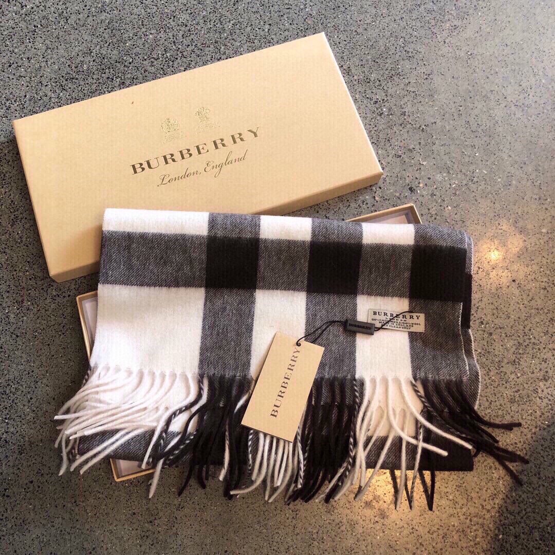 Burberry中格驼色中格卖了一百