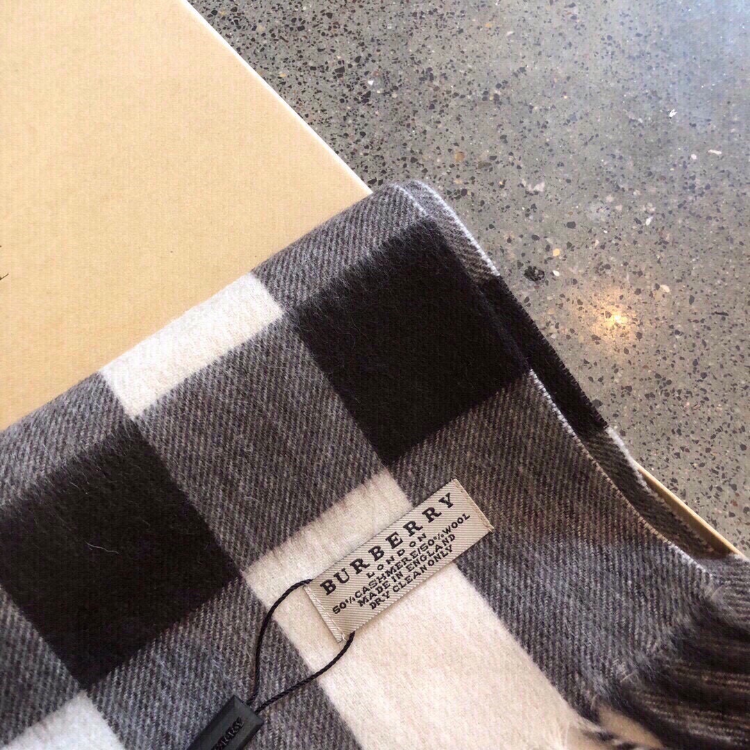 Burberry中格驼色中格卖了一百