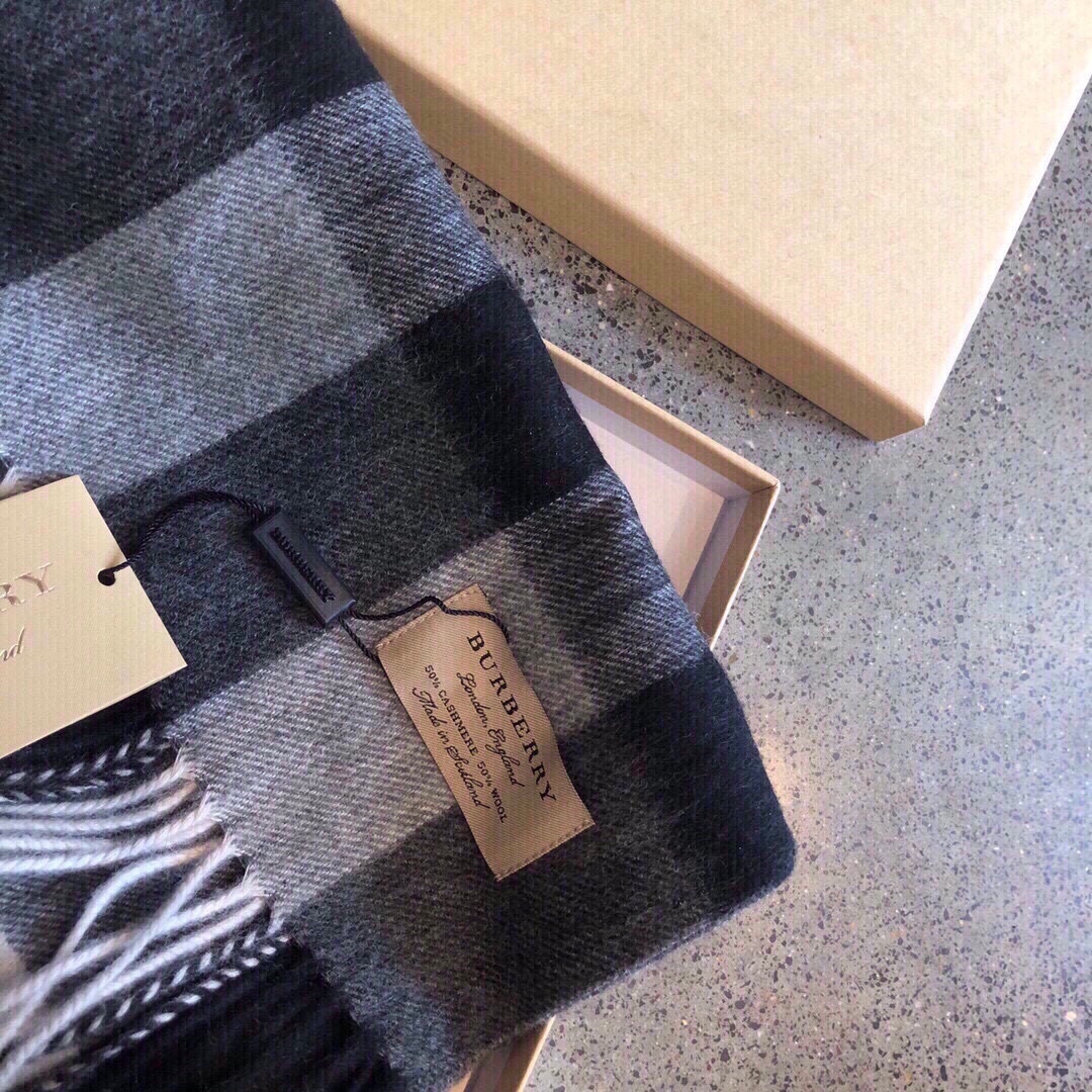 Burberry中格驼色中格卖了一百