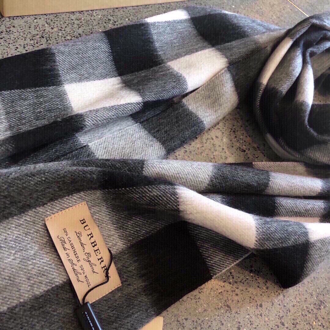 Burberry中格驼色中格卖了一百