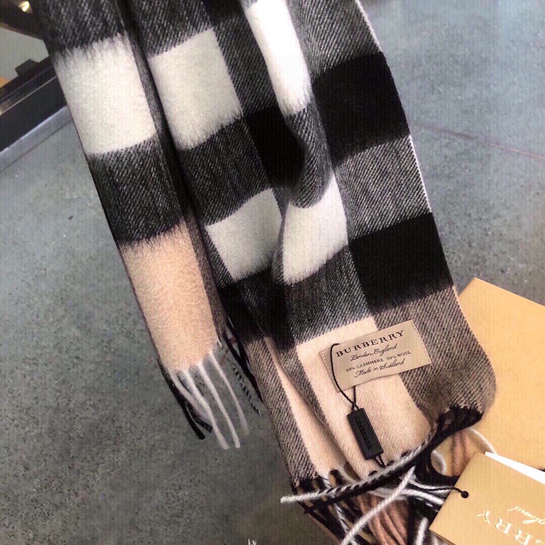 Burberry中格驼色中格卖了一百