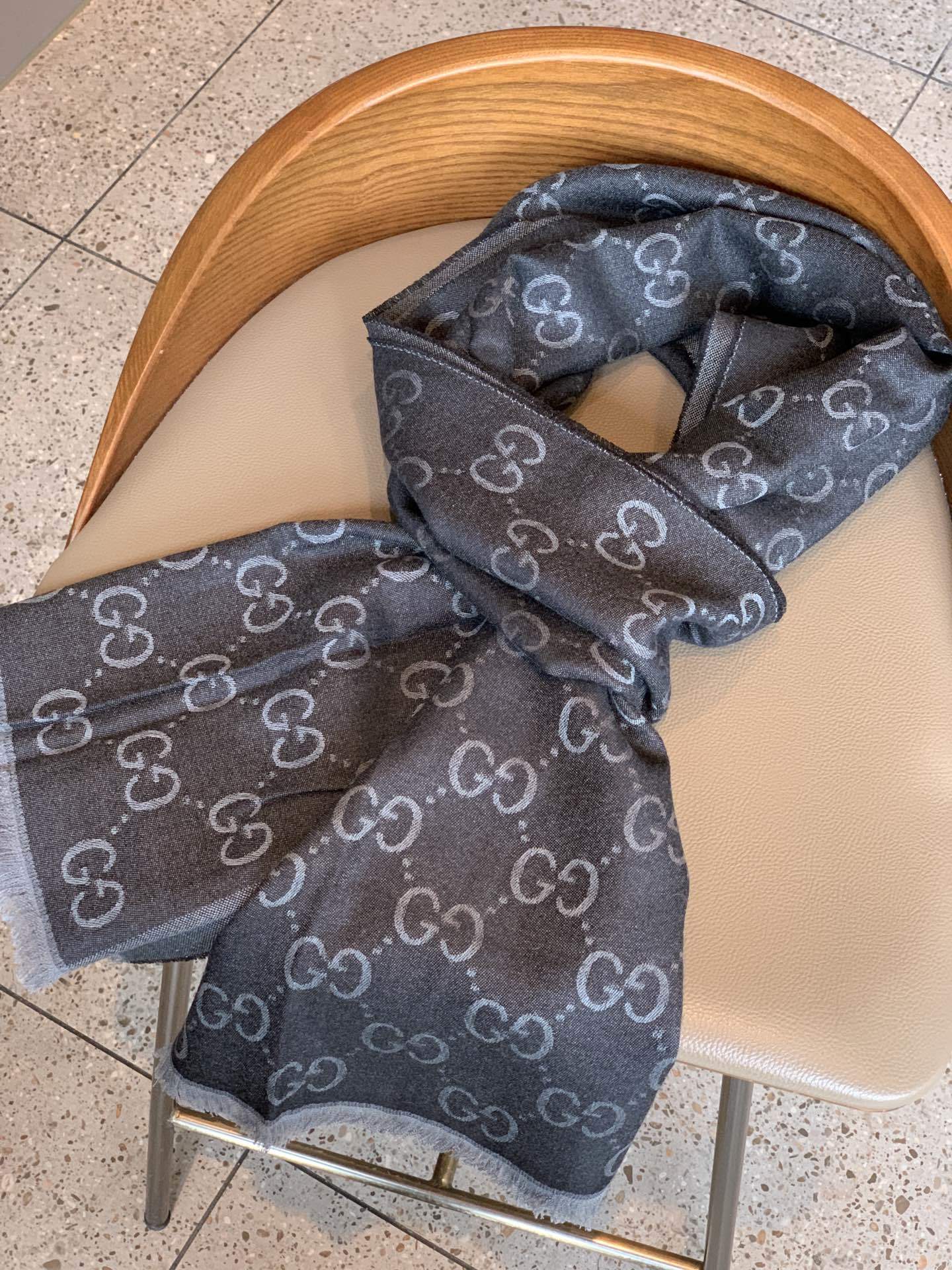 免代购的围巾一模一样Gucci重磅极