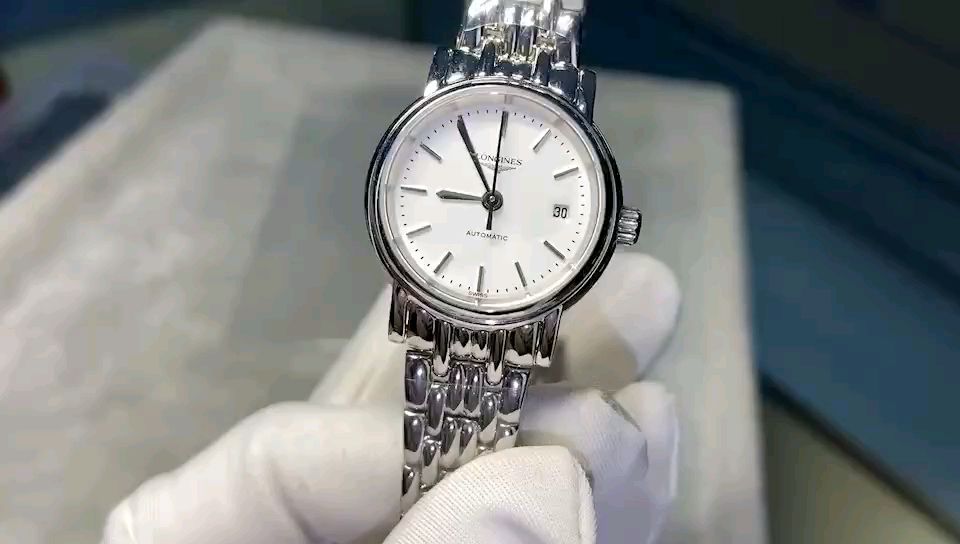 Longines 小巧的浪琴女表视频欣赏，手细的女人们看过来勾引